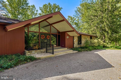 Photo of 1502 Ameshire Road, LUTHERVILLE TIMONIUM, MD 21093 (MLS # MDBC2173598)