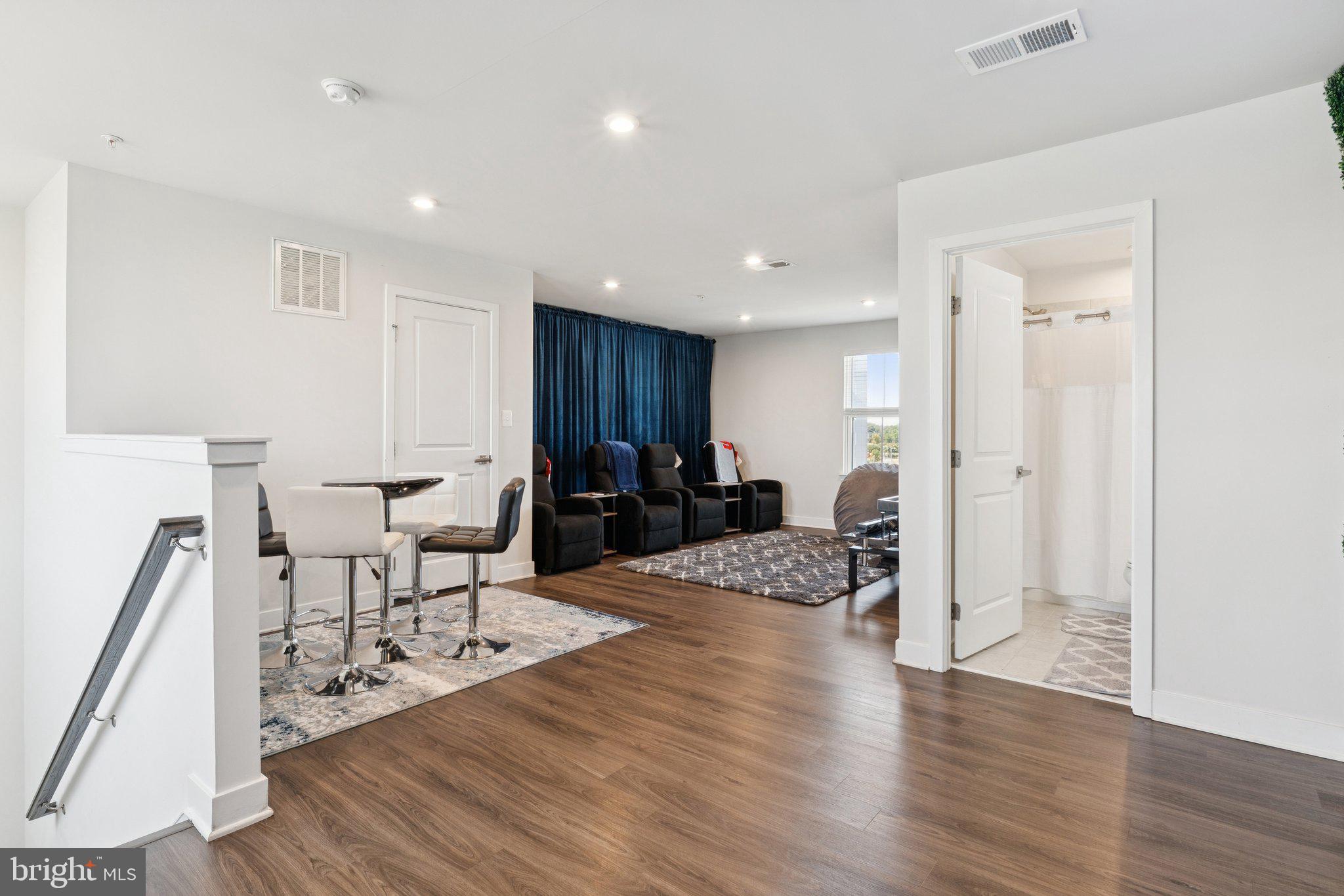 VILLAGE OF TOWNE SQUARE - Residential