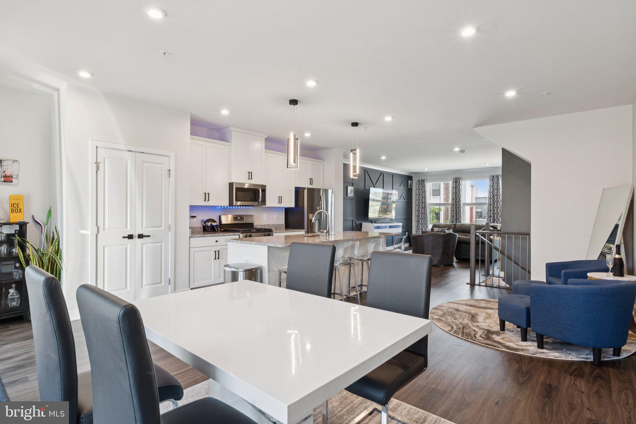 VILLAGE OF TOWNE SQUARE - Residential