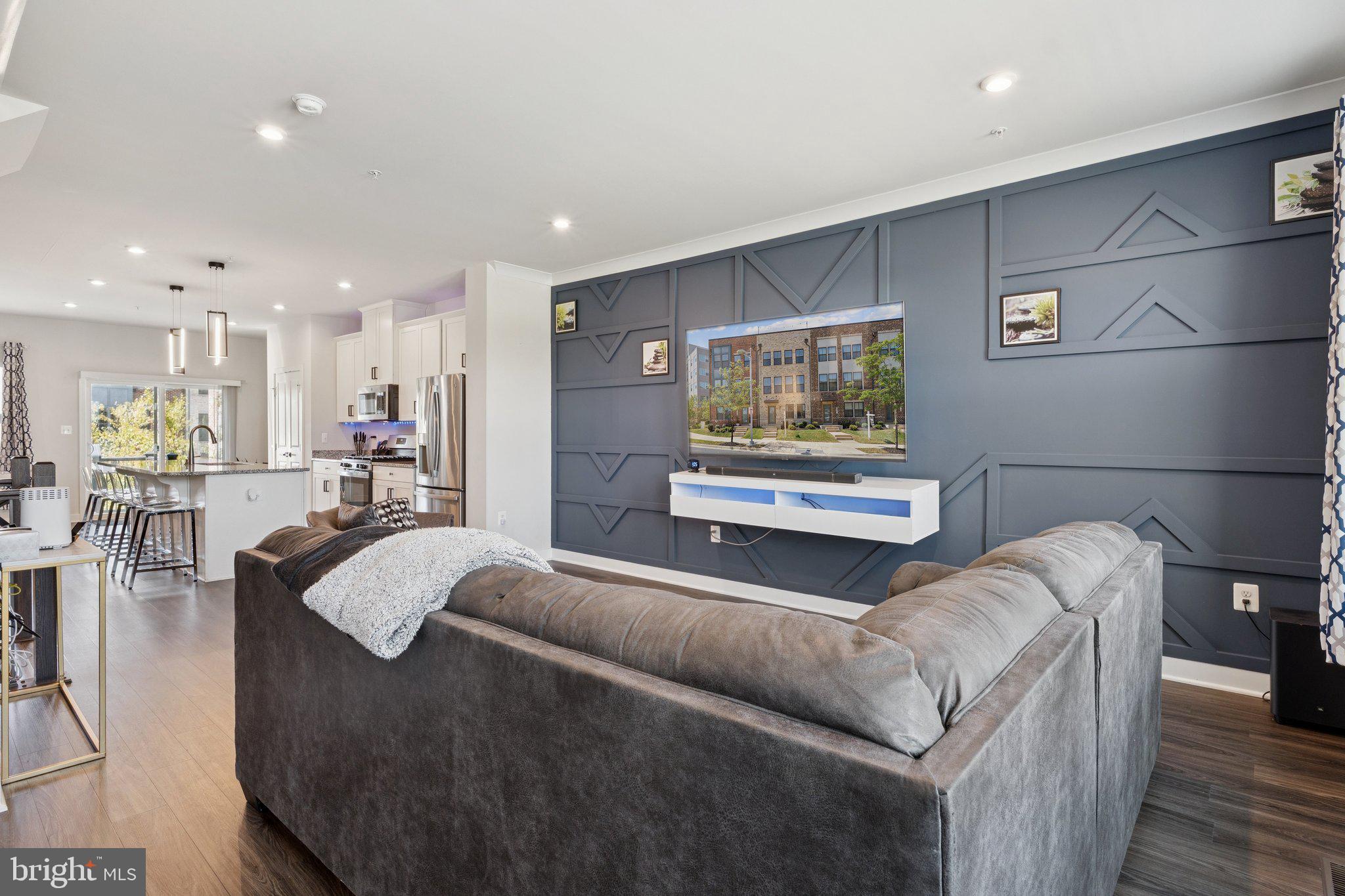 VILLAGE OF TOWNE SQUARE - Residential