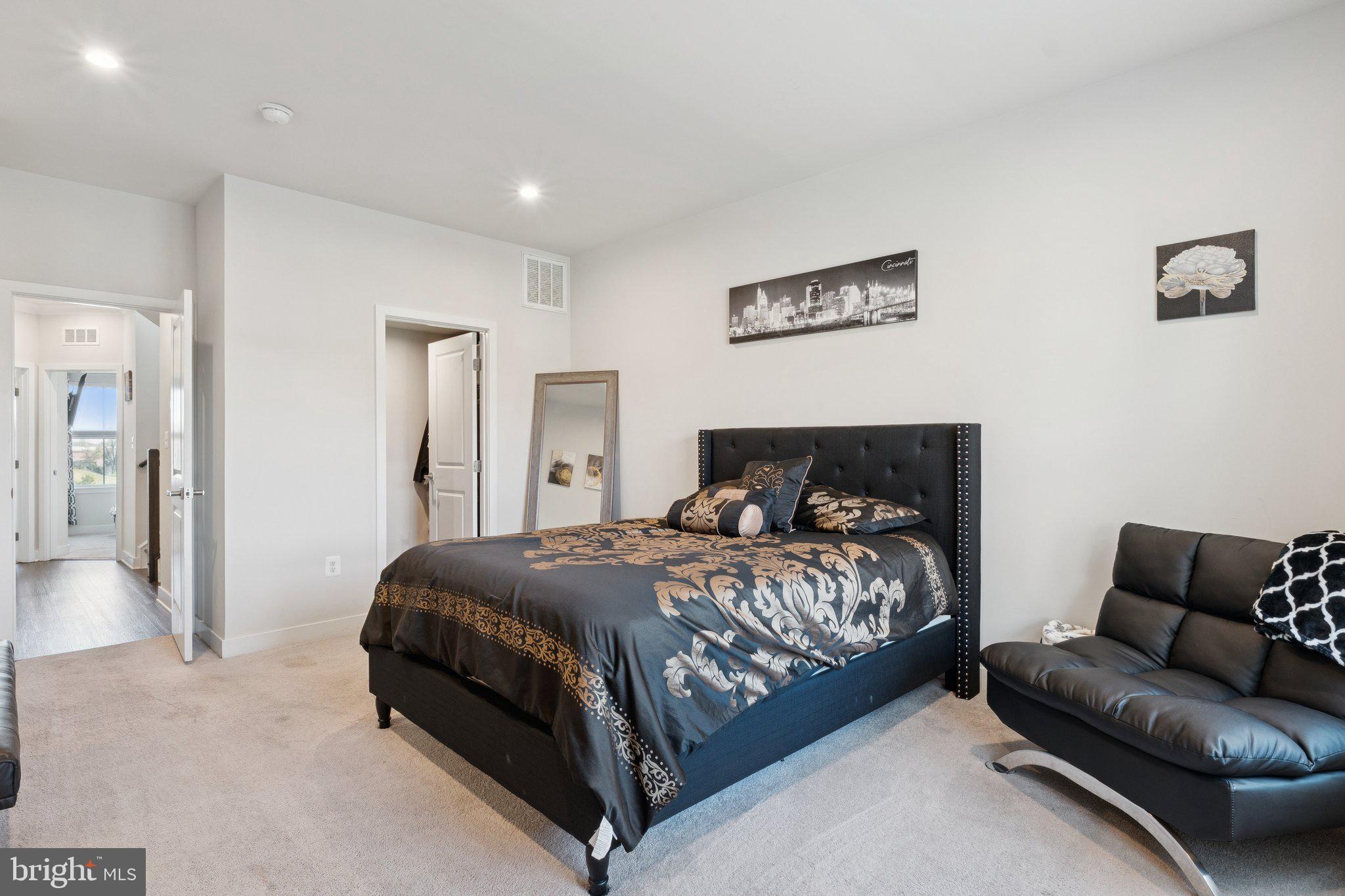 VILLAGE OF TOWNE SQUARE - Residential