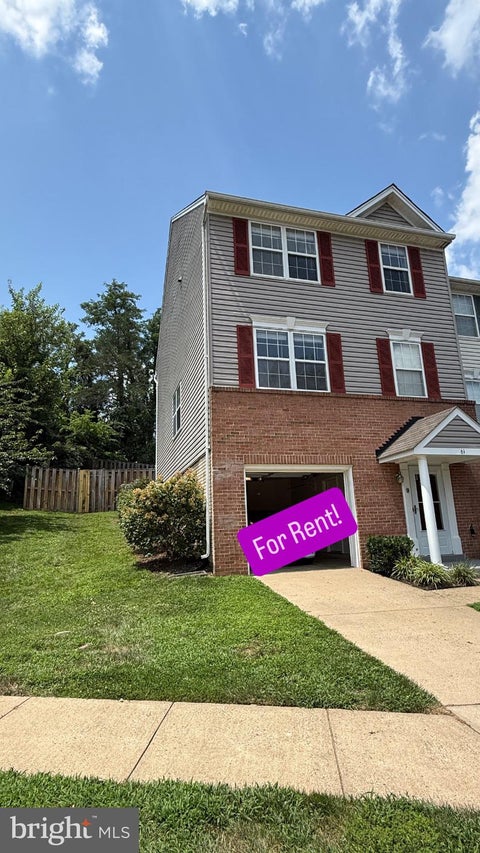 Townhouse For Rent - 61 Sire Way<br/> WARRENTON, VA 20186