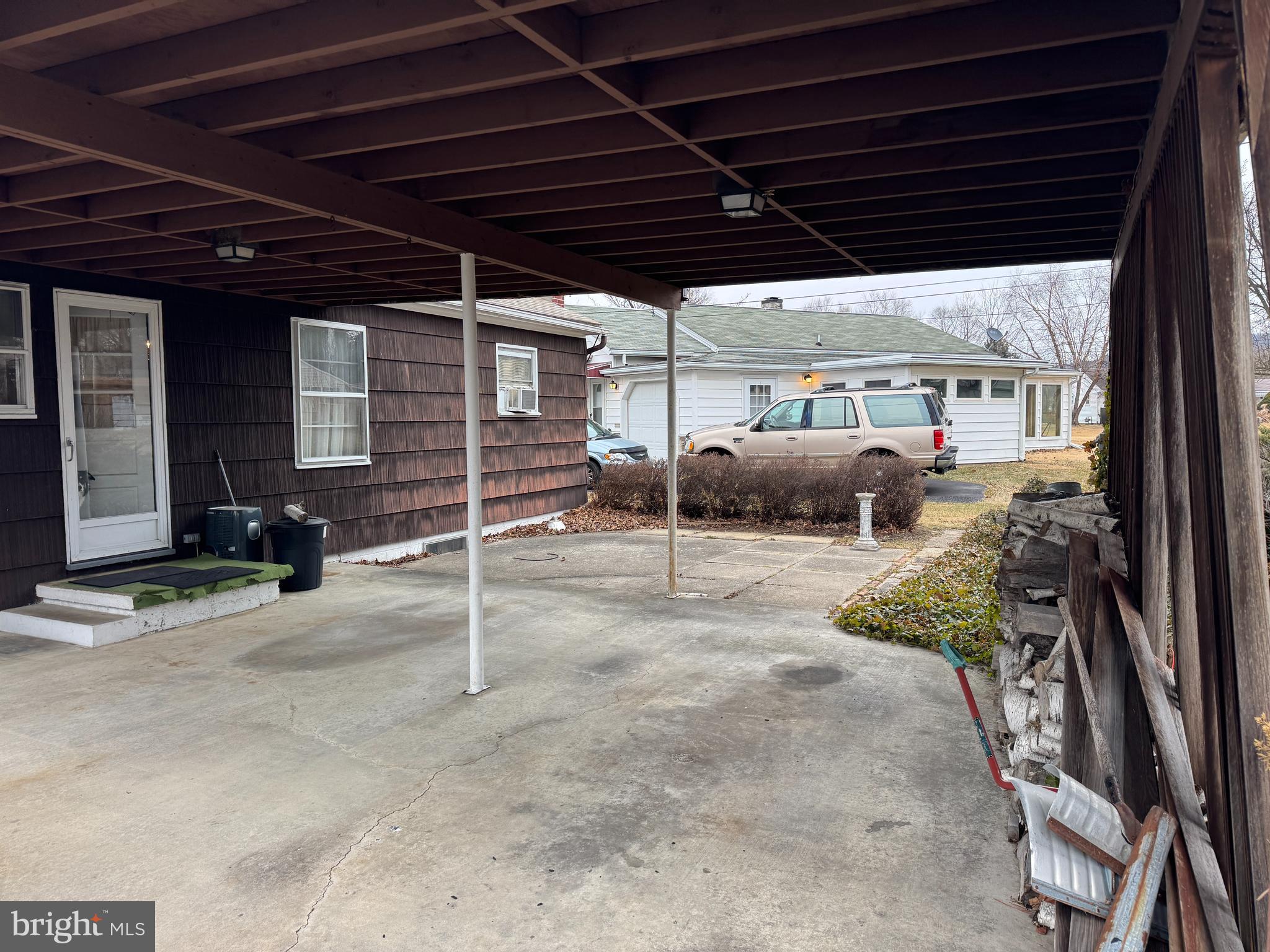 LINCOLN DRIVE - Residential