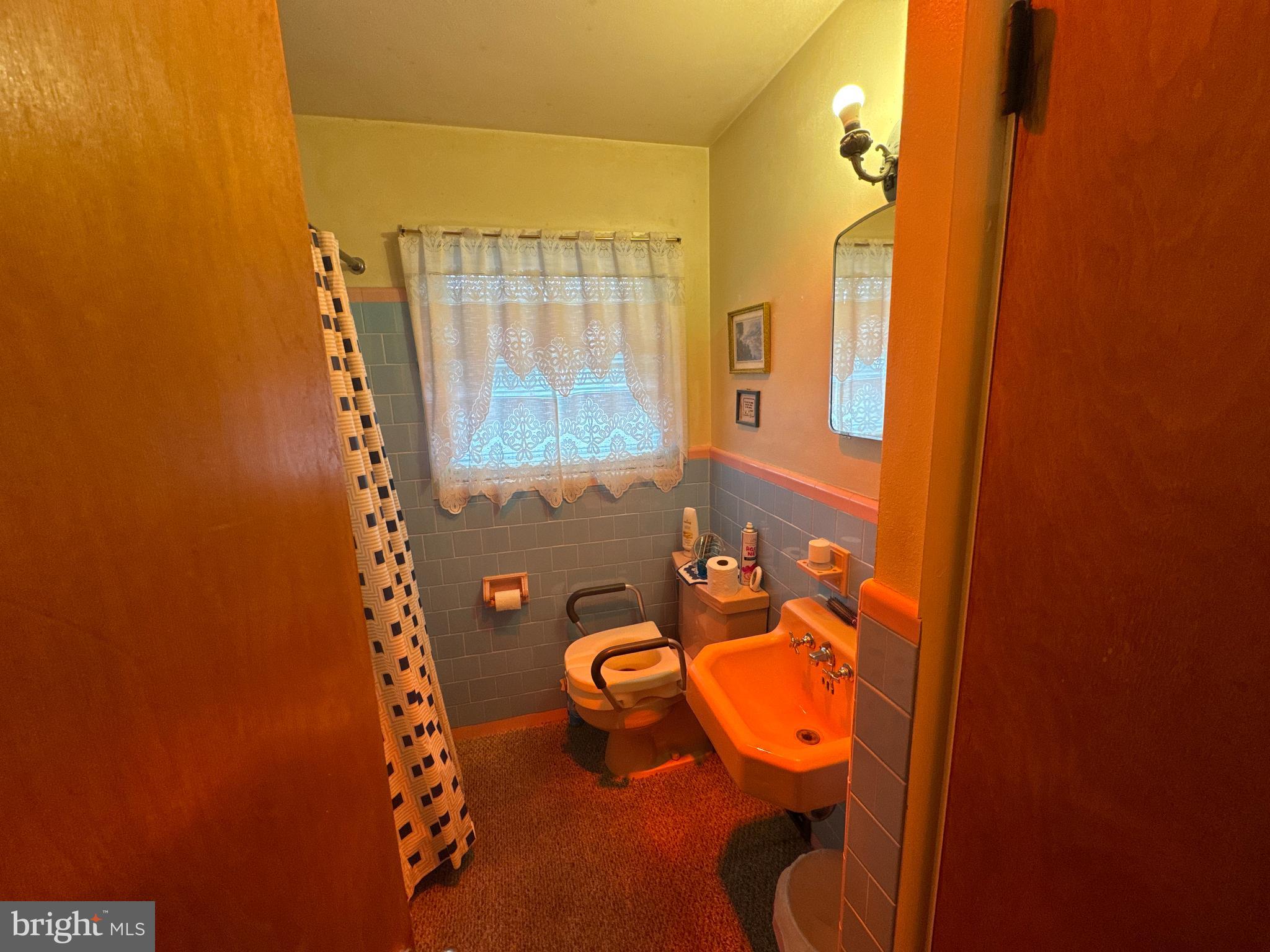 LINCOLN DRIVE - Residential