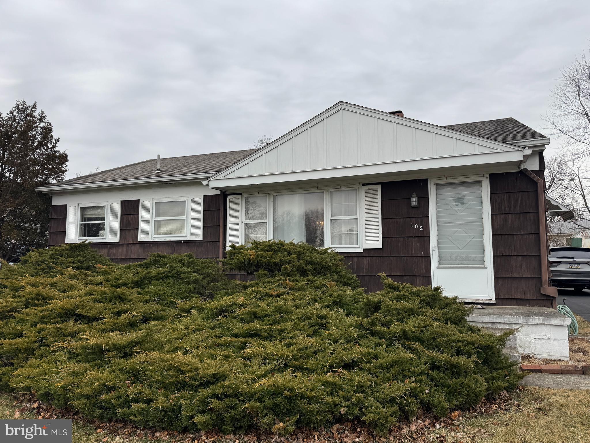 LINCOLN DRIVE - Residential