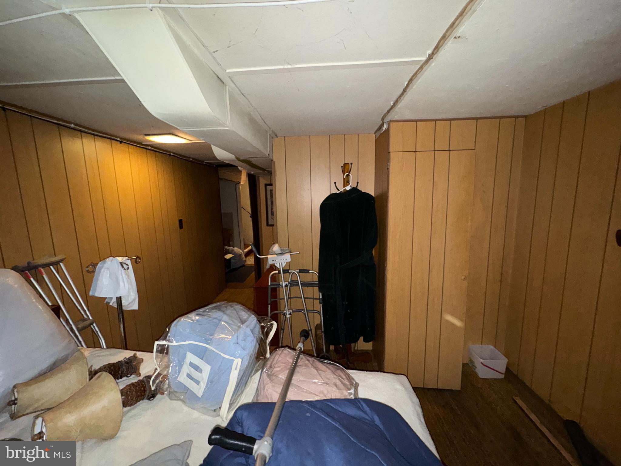 LINCOLN DRIVE - Residential