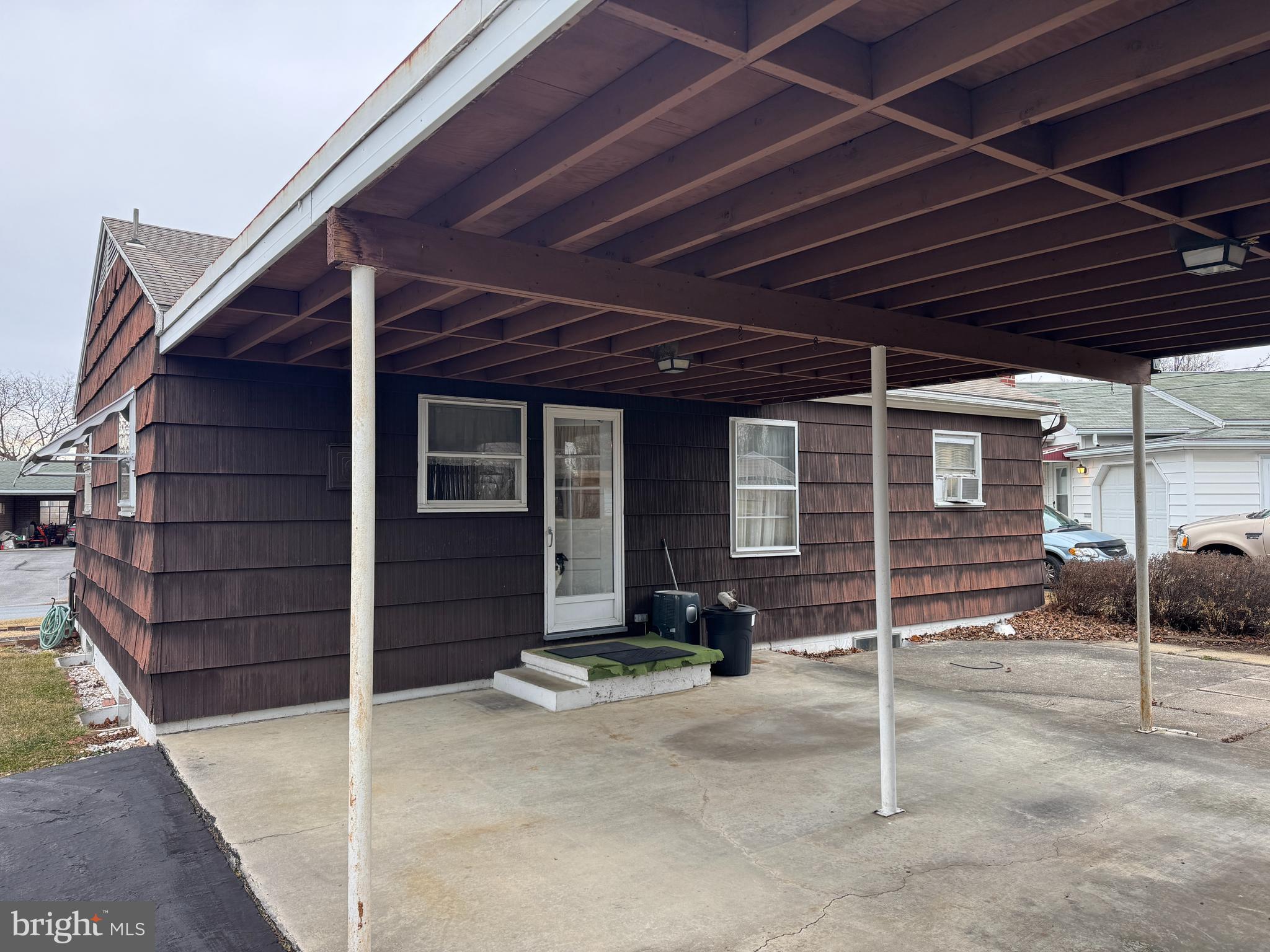 LINCOLN DRIVE - Residential