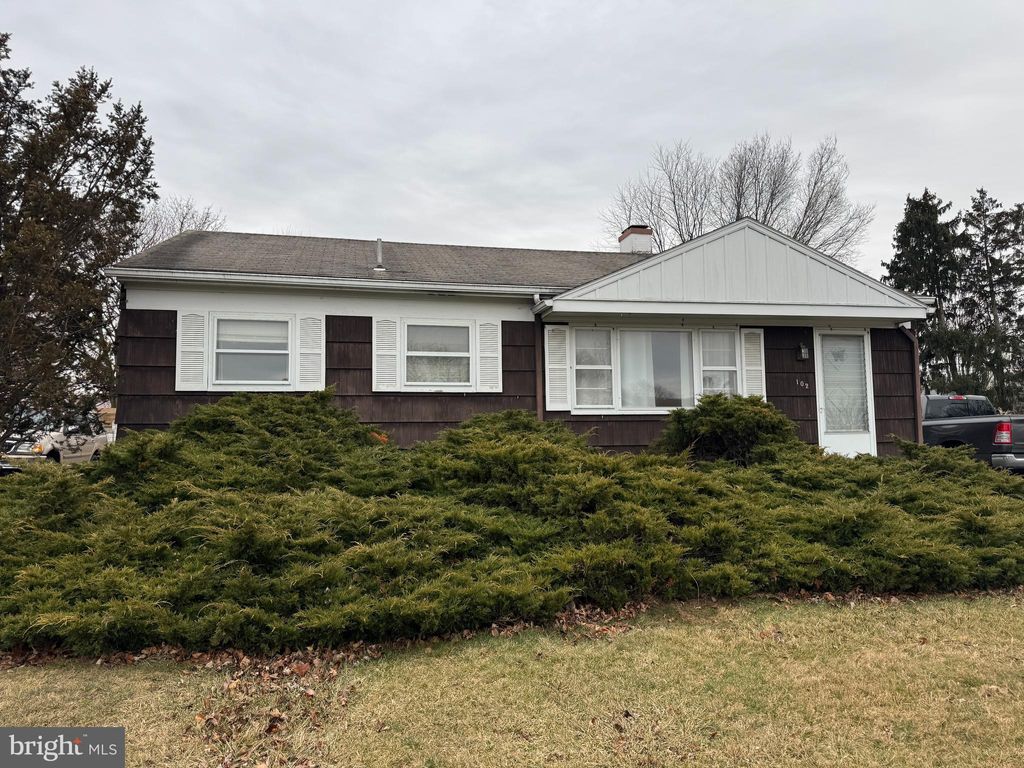 Photo of 102 Lincoln Dr, FAYETTEVILLE, PA 17222 (MLS # PAFL2032256)