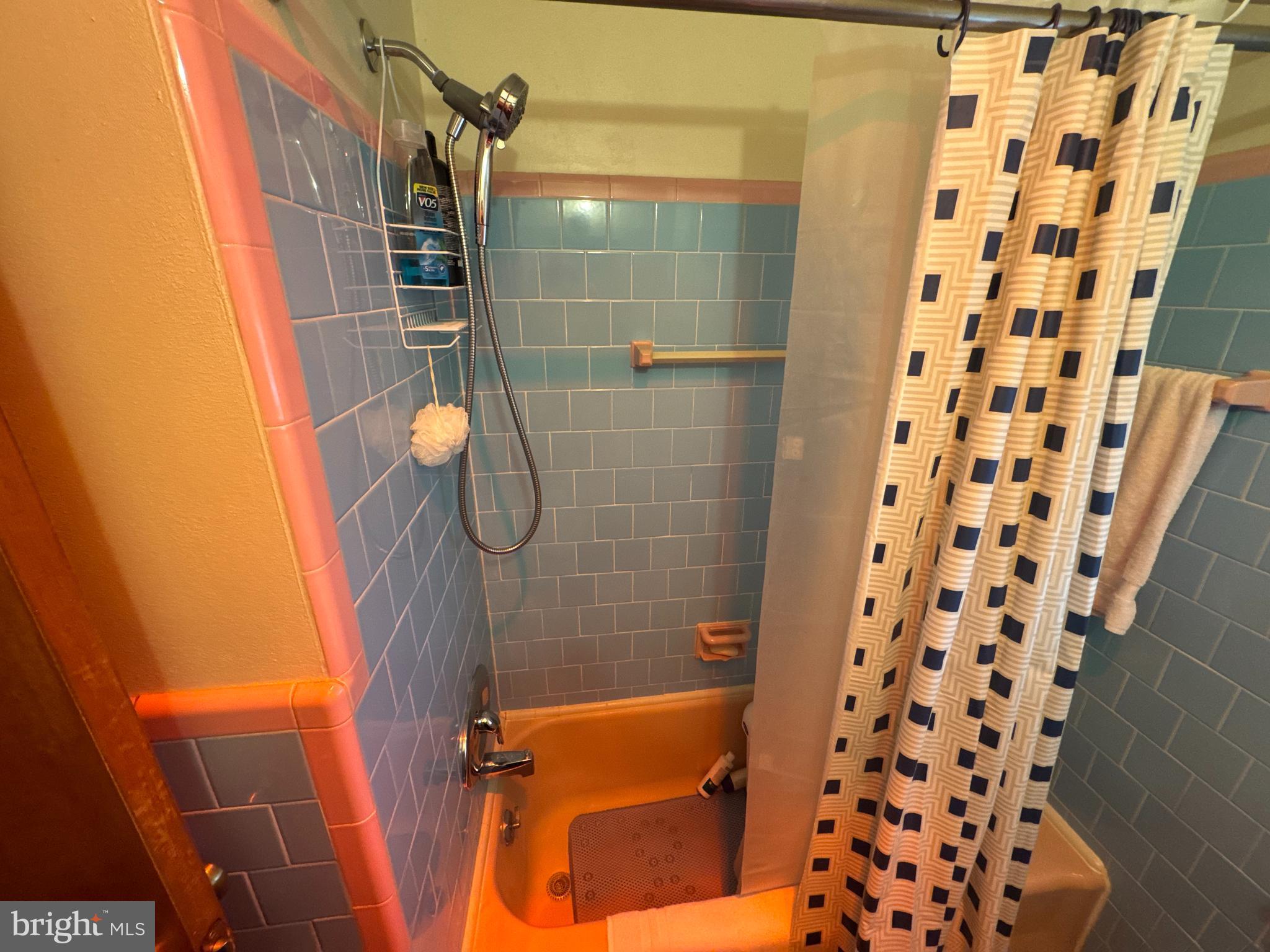 LINCOLN DRIVE - Residential