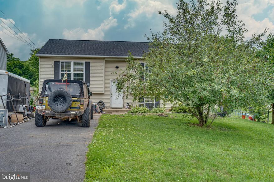 Attention all investors!! Seller is selling "AS IS" but with a little elbow grease, this 3 bedroom, 2 bath split foyer could be perfect for your portfolio or to flip!