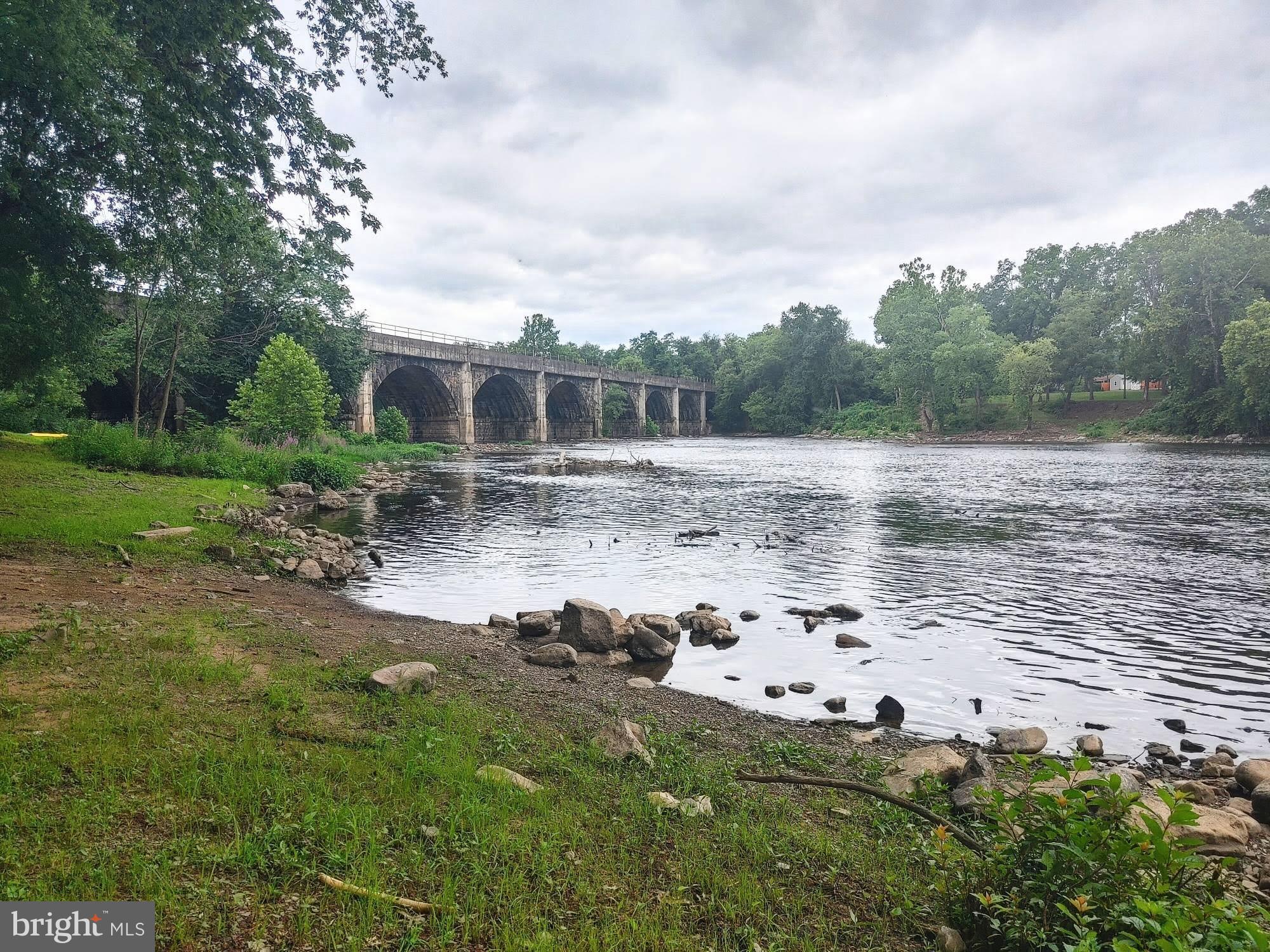 Lot on ARCH ROCK LANE