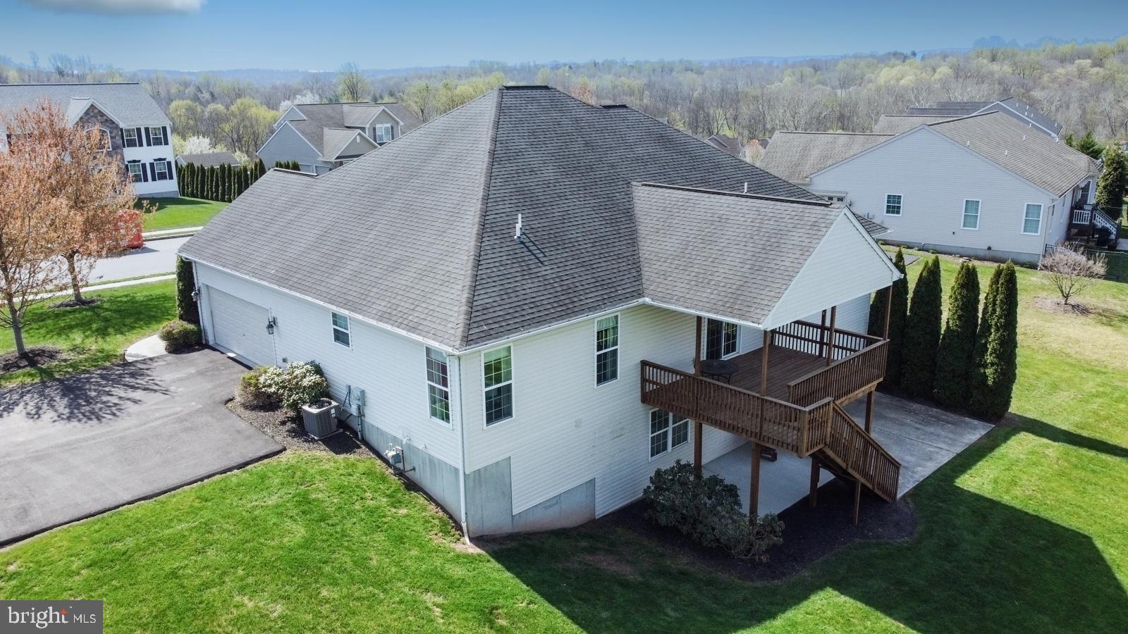 WOODS EDGE - Residential