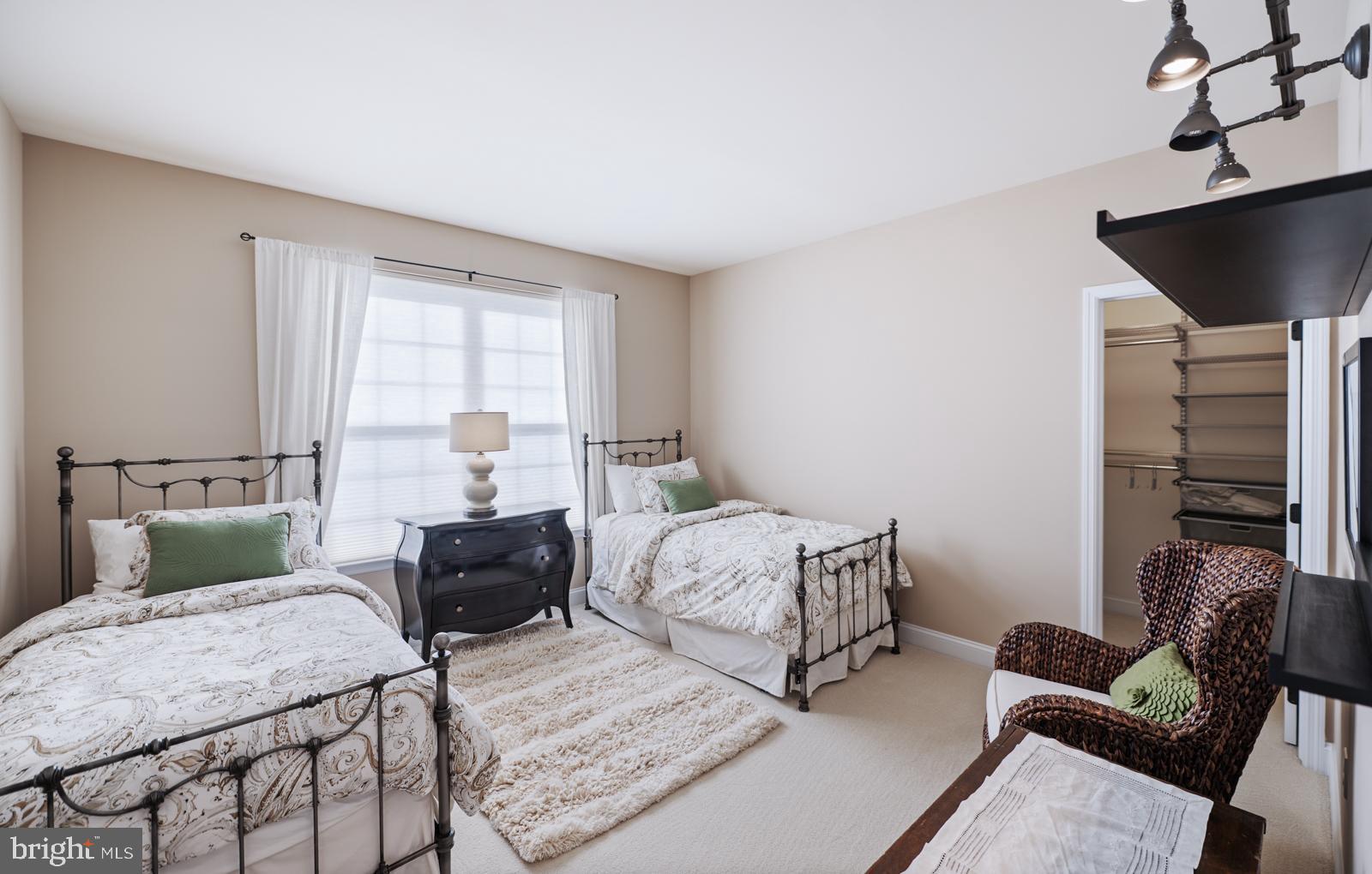 WOODS EDGE - Residential