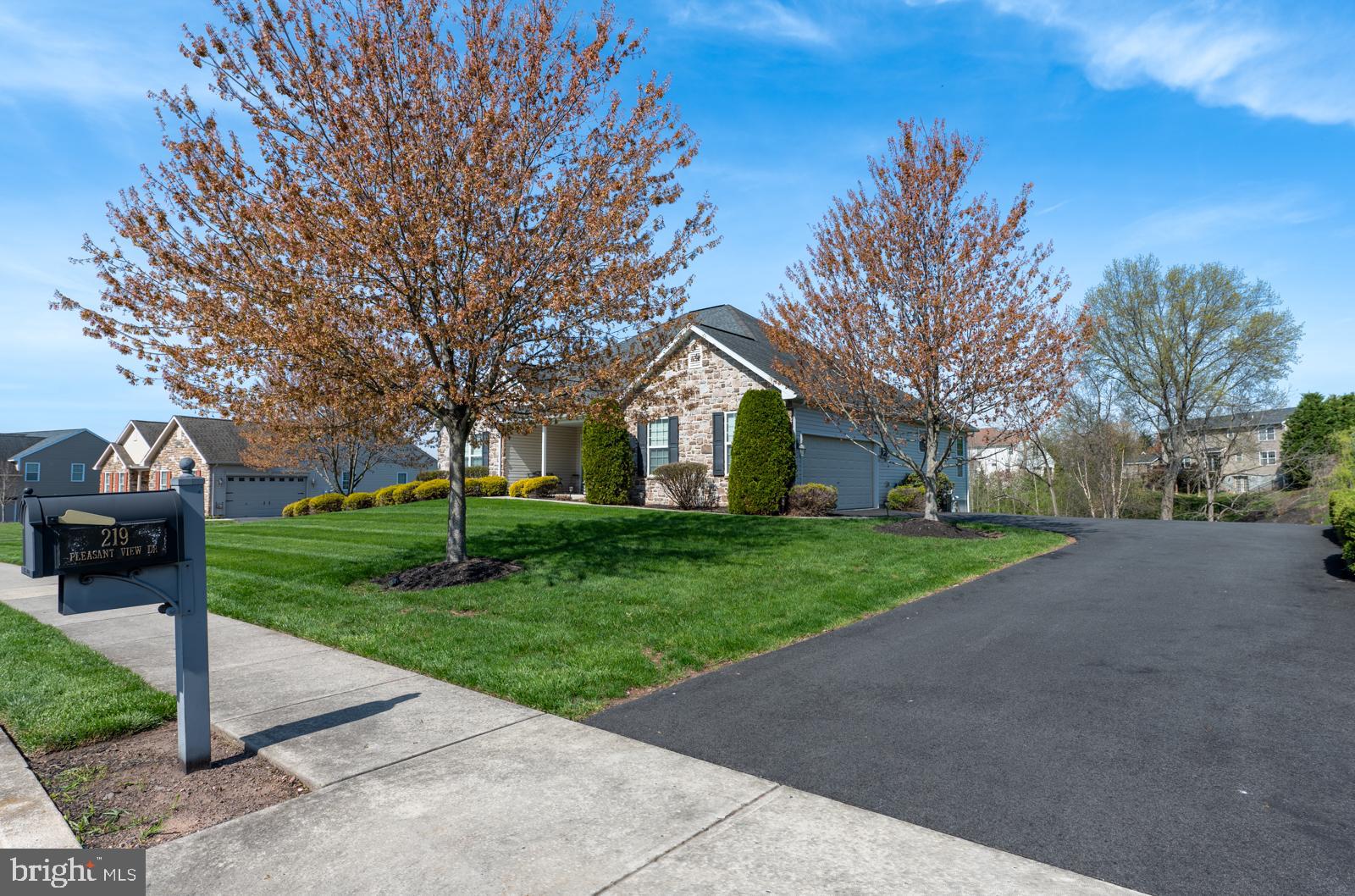 WOODS EDGE - Residential