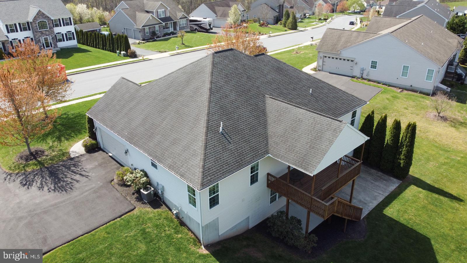 WOODS EDGE - Residential