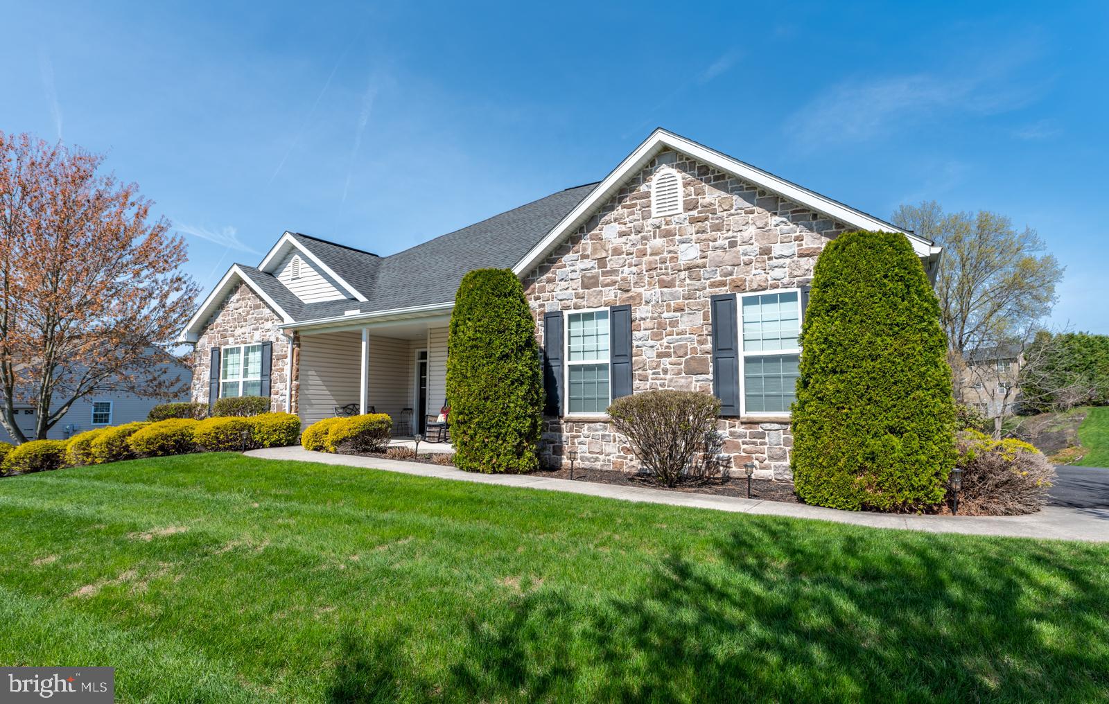 WOODS EDGE - Residential