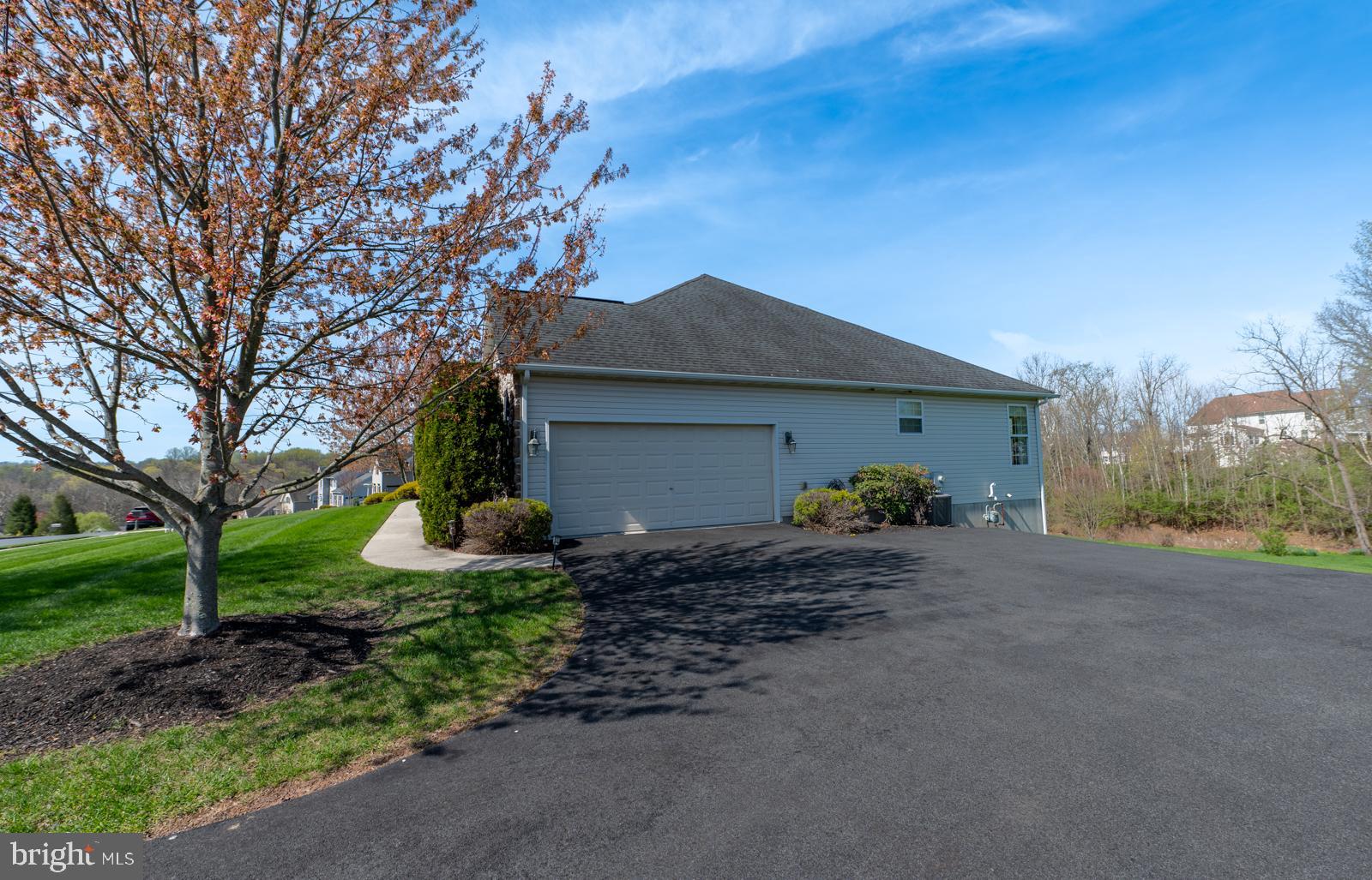 WOODS EDGE - Residential