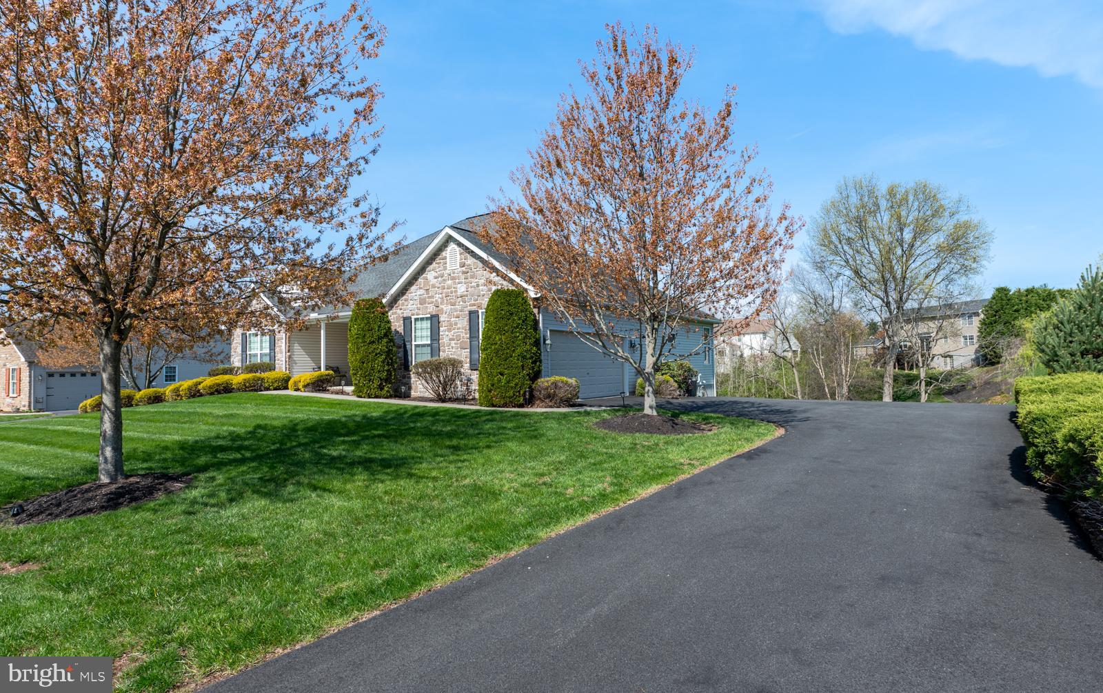 WOODS EDGE - Residential