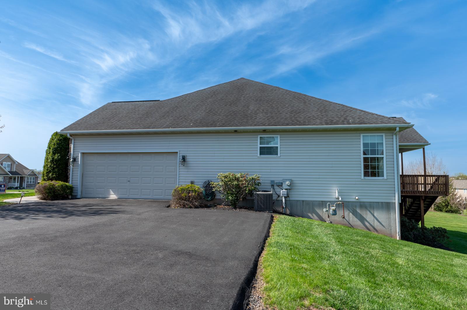 WOODS EDGE - Residential