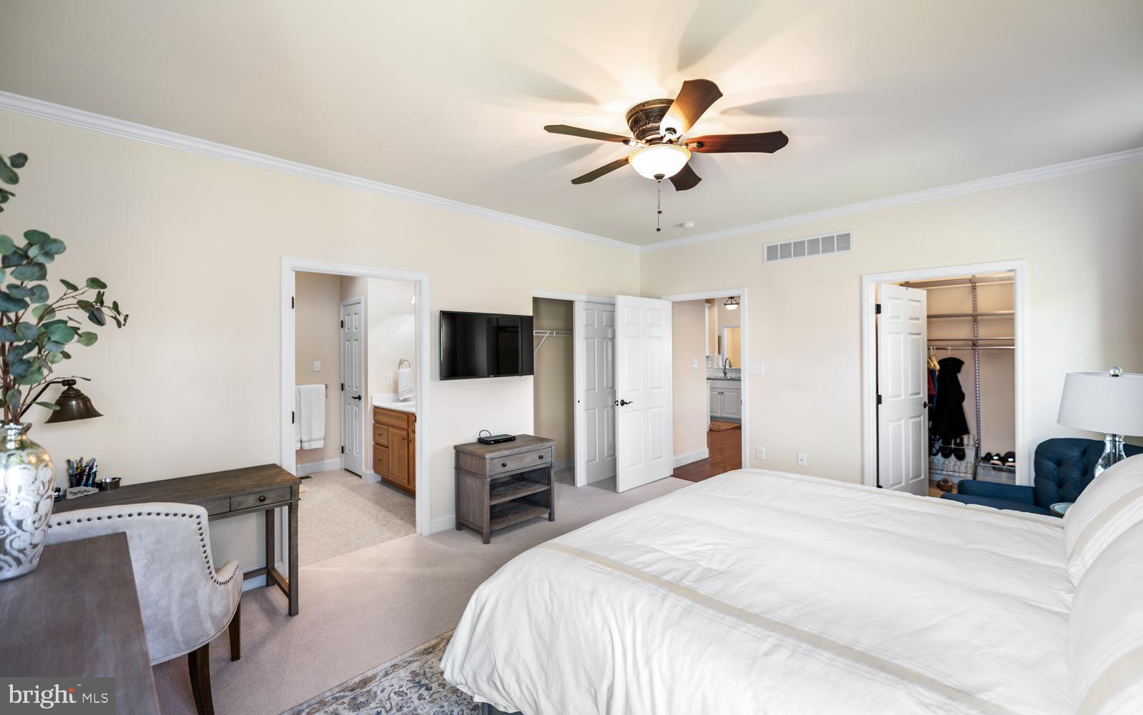 WOODS EDGE - Residential