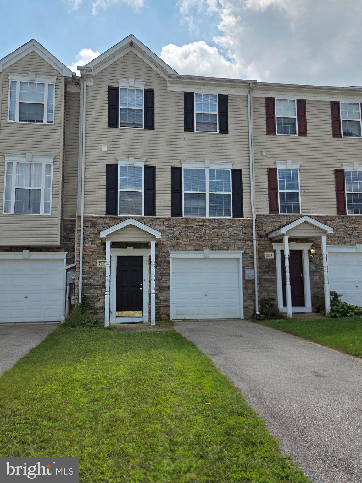 3711 ARMORY LANE 3711