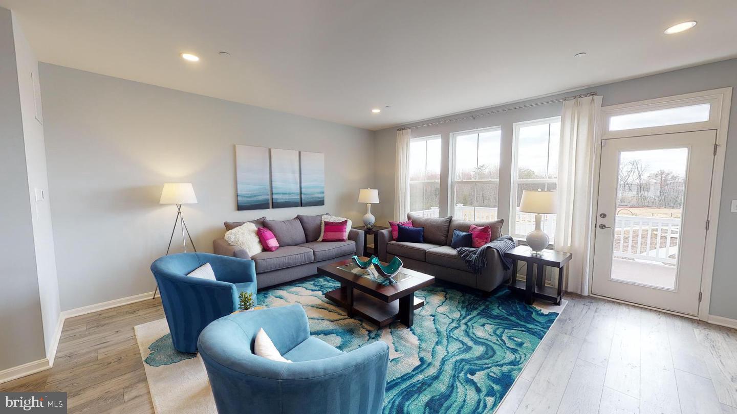 324 AQUA SQUARE