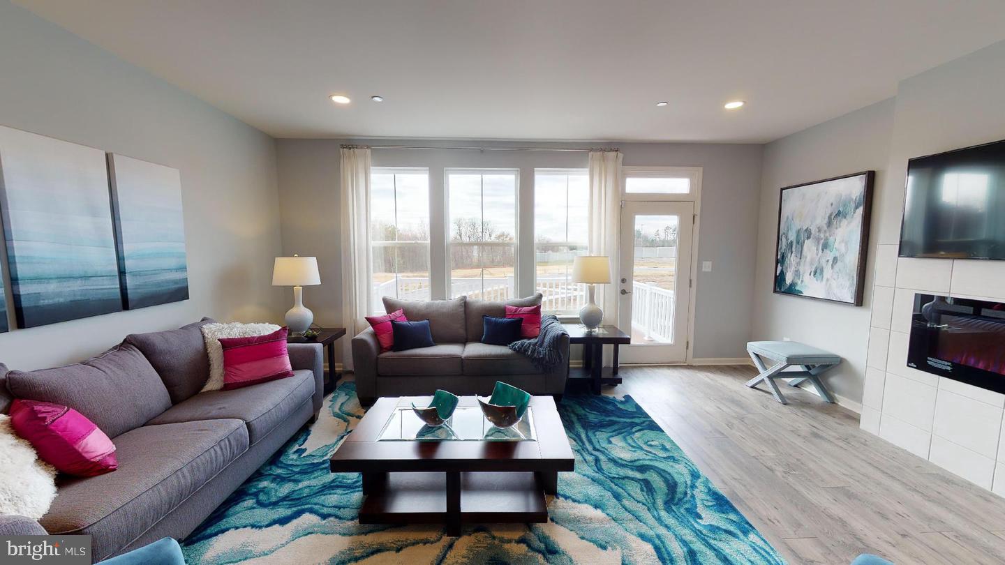 324 AQUA SQUARE