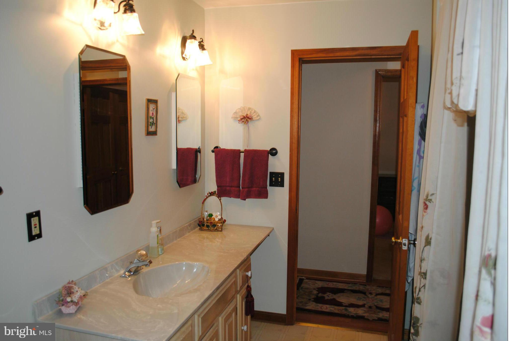 SUMMITT HILL - Residential