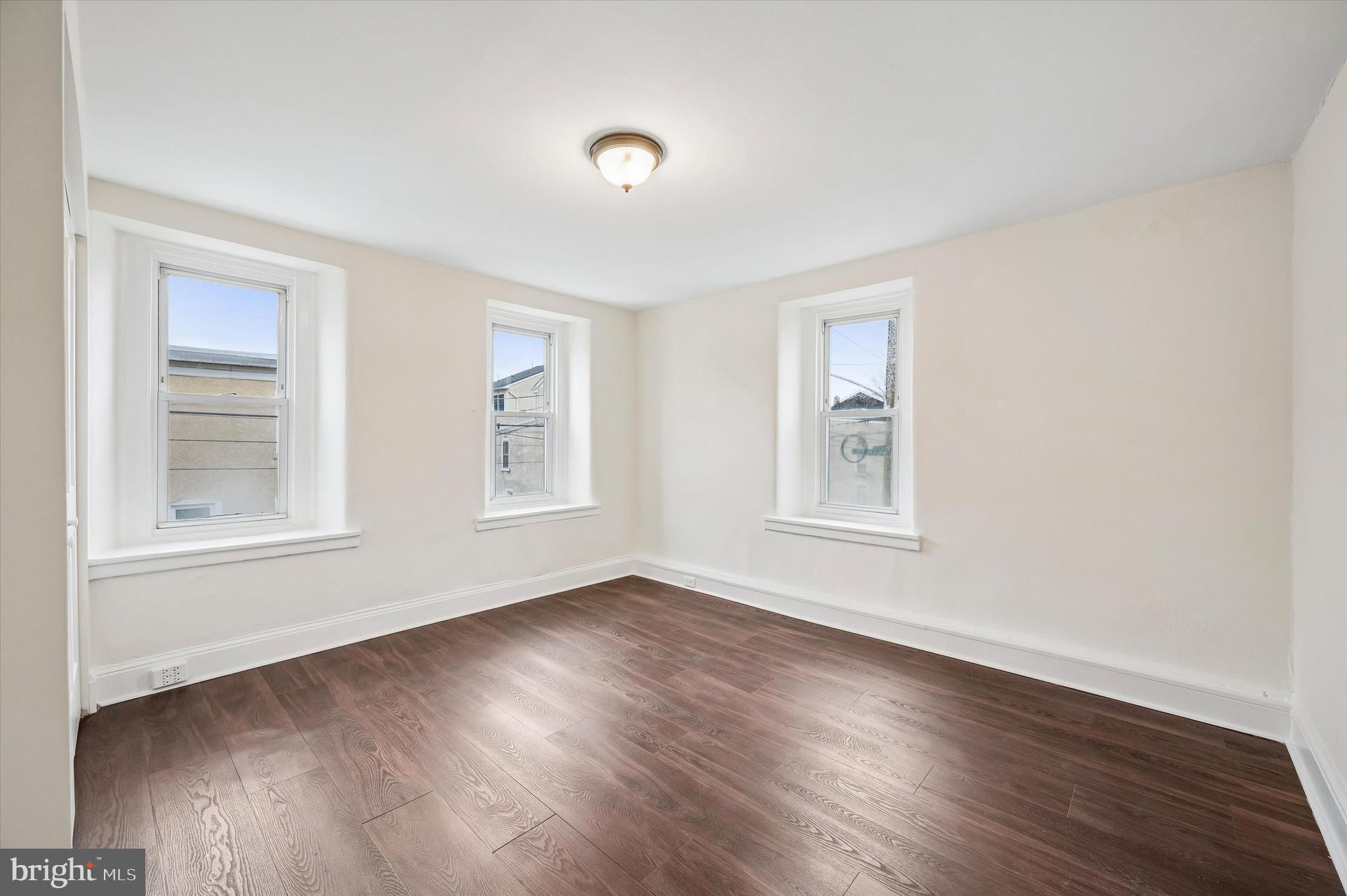 ROXBOROUGH - Residential