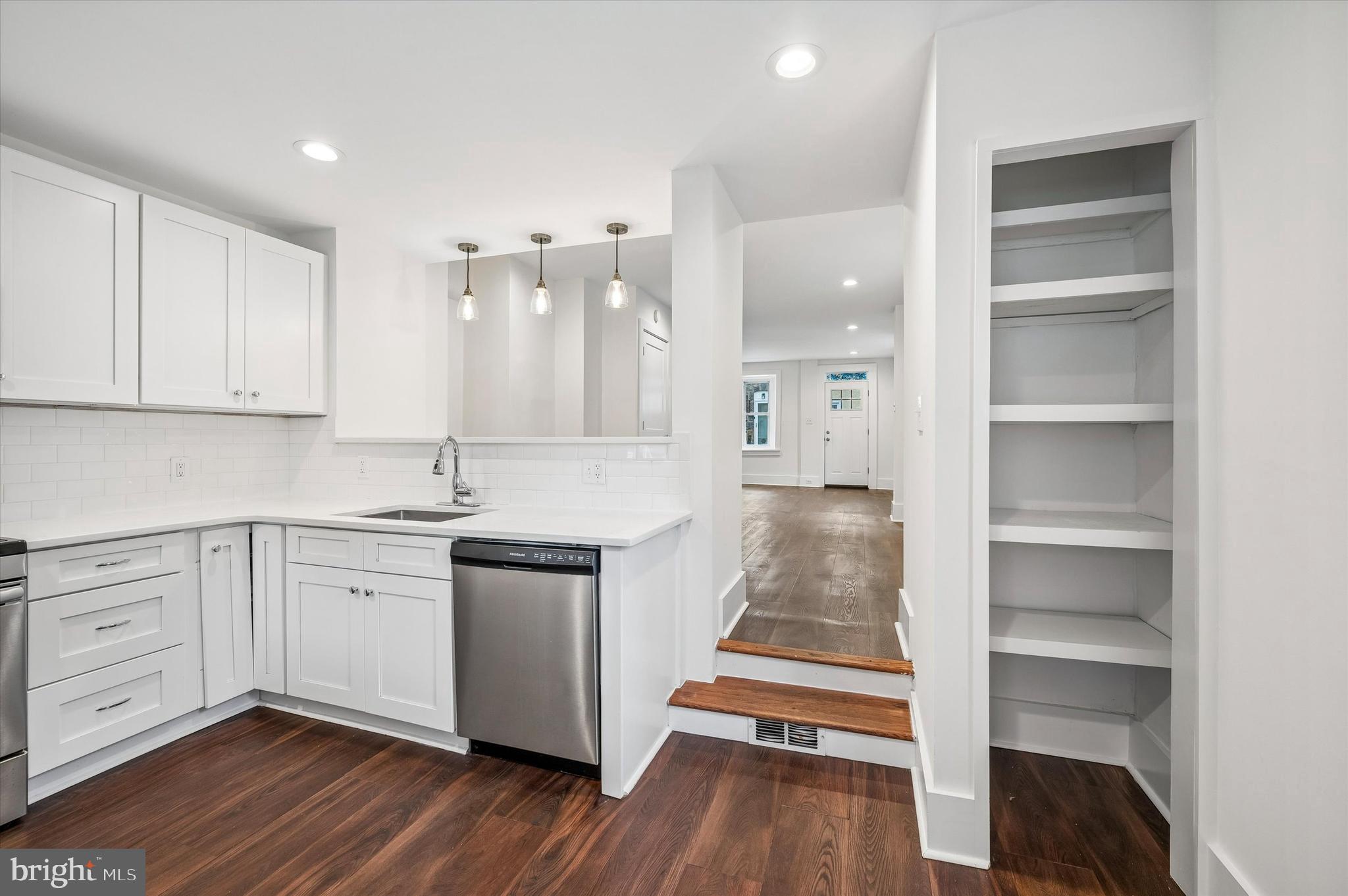 ROXBOROUGH - Residential