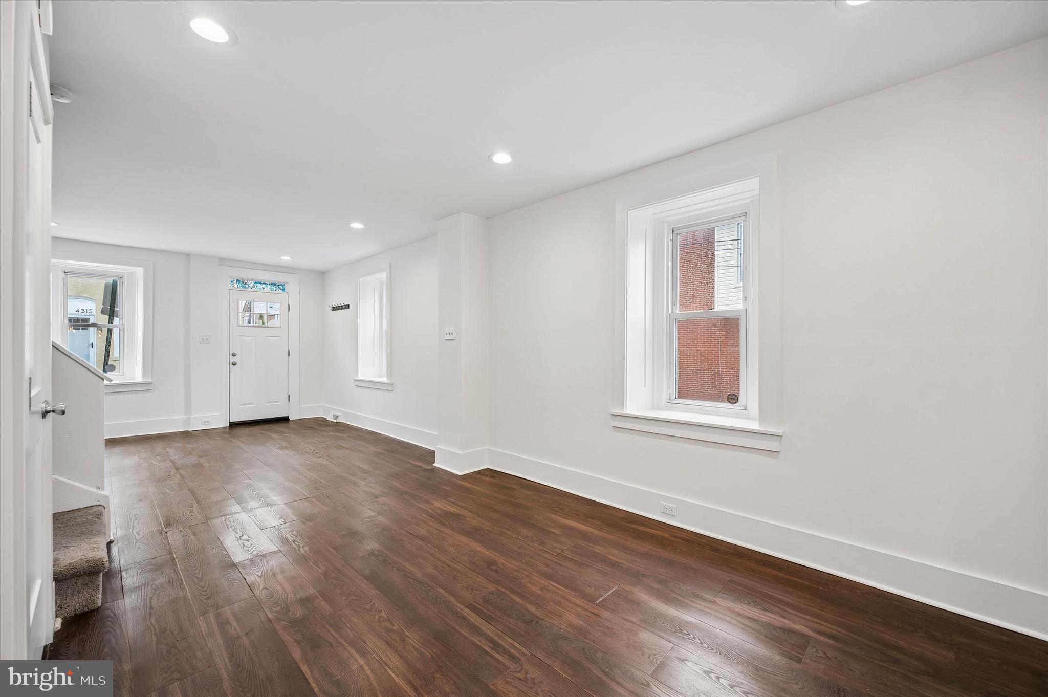 ROXBOROUGH - Residential