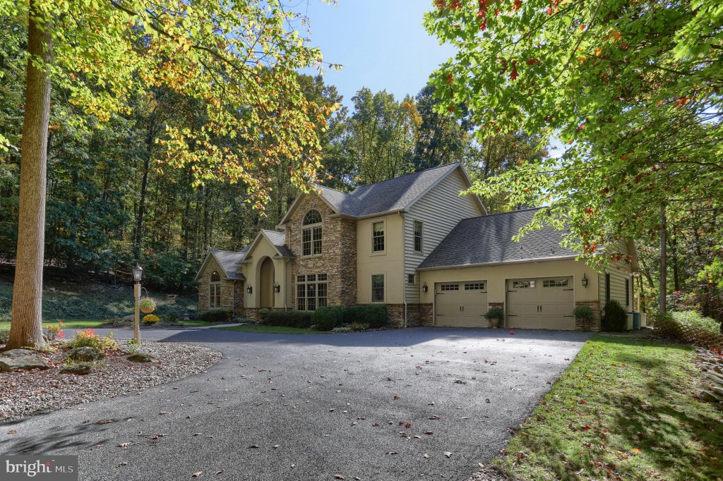 Photo of 102 Spring Hill Lane, LEBANON, PA 17042 (MLS # PALN2029026)