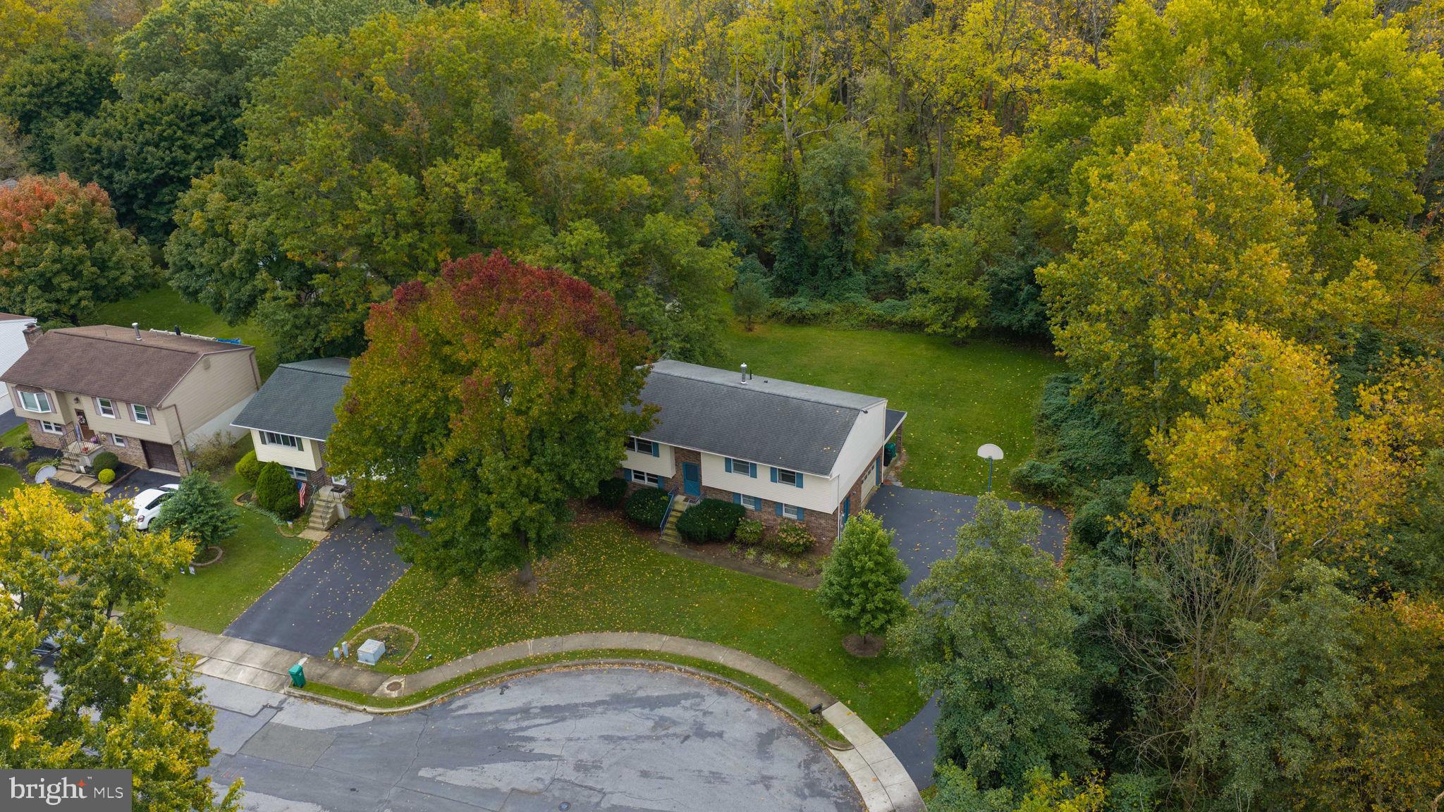1376 WOODCREST DRIVE