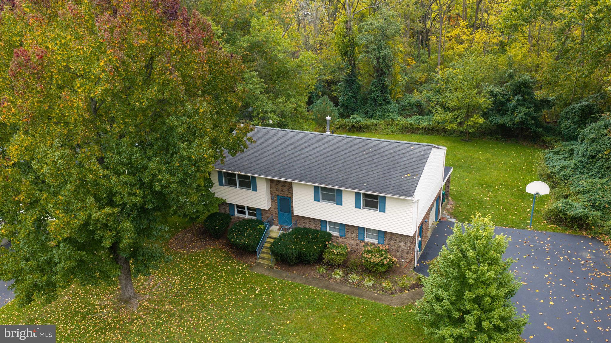1376 WOODCREST DRIVE