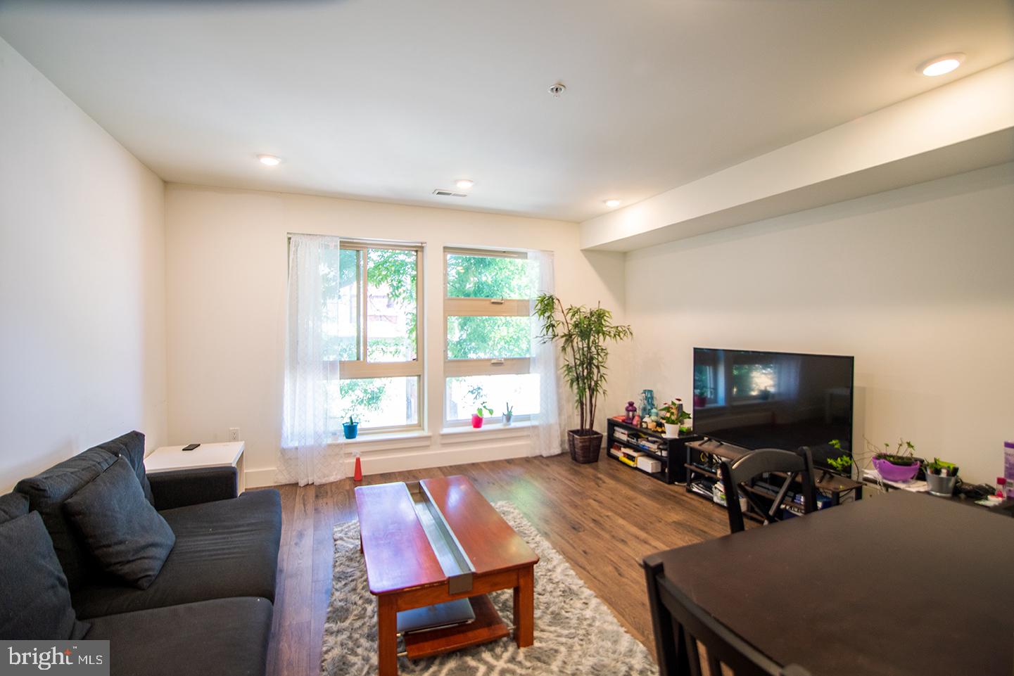 POINT BREEZE - Residential Lease