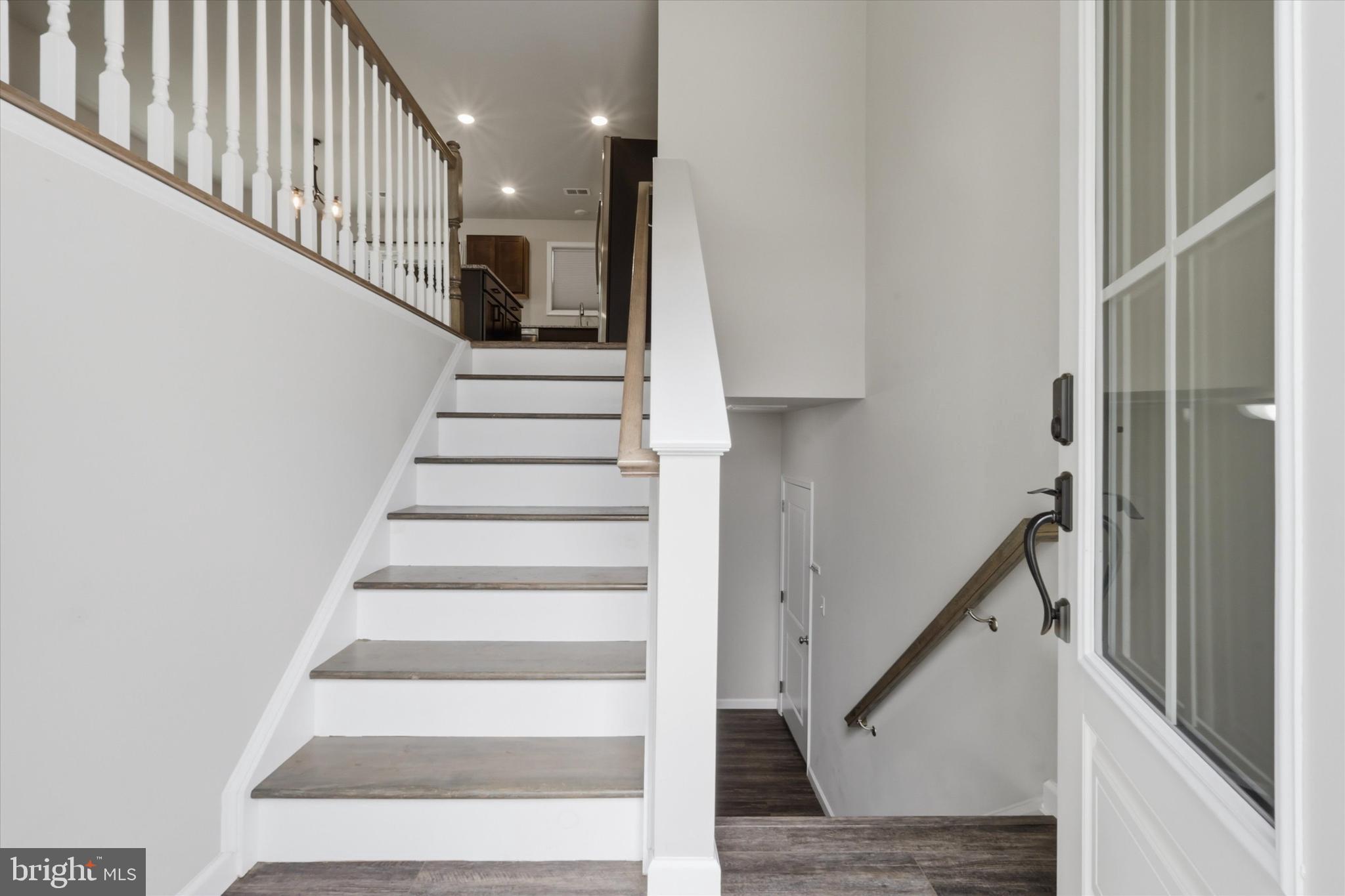 338 GRANDVIEW AVENUE AVENUE W