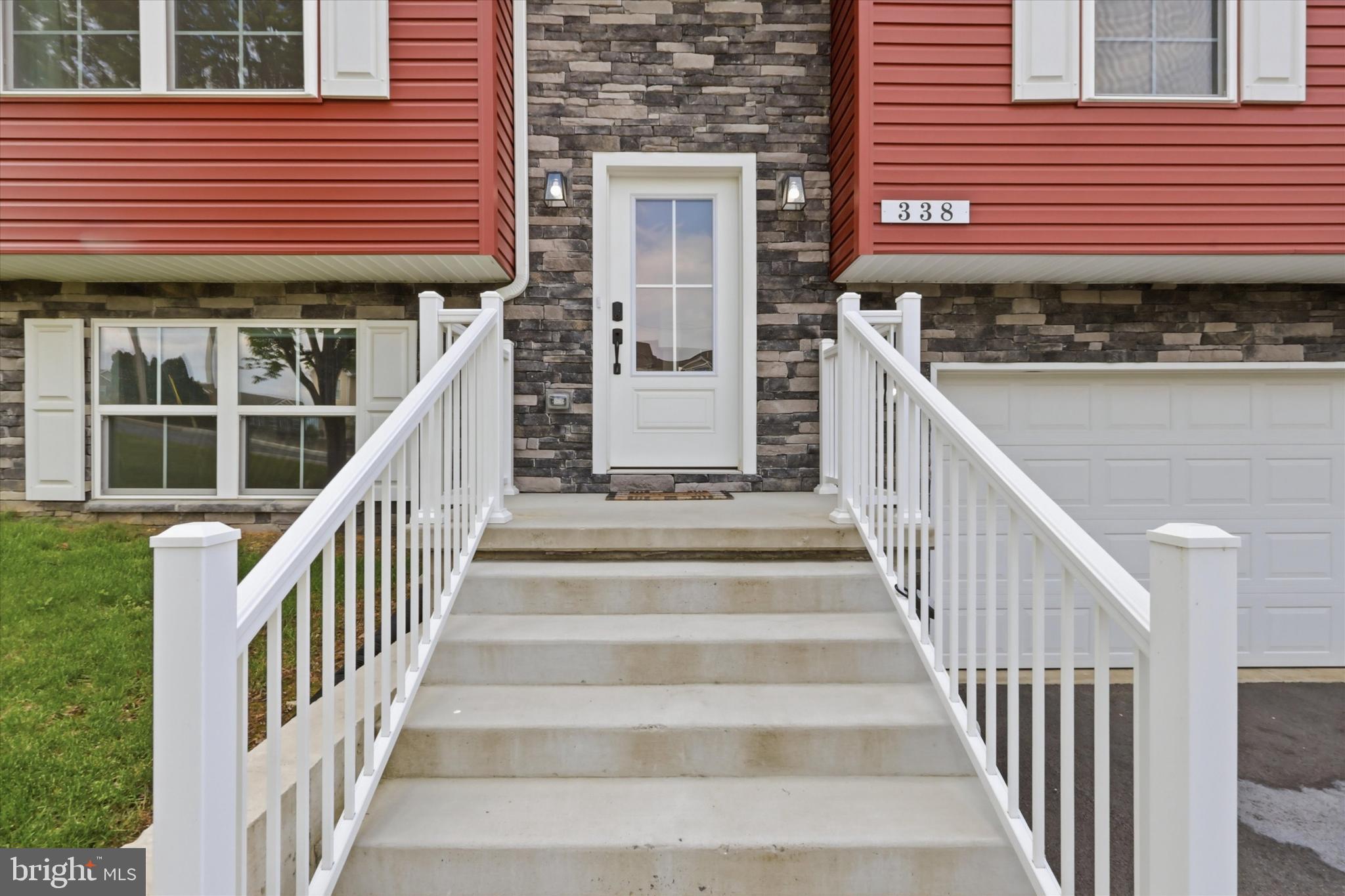 338 GRANDVIEW AVENUE AVENUE W