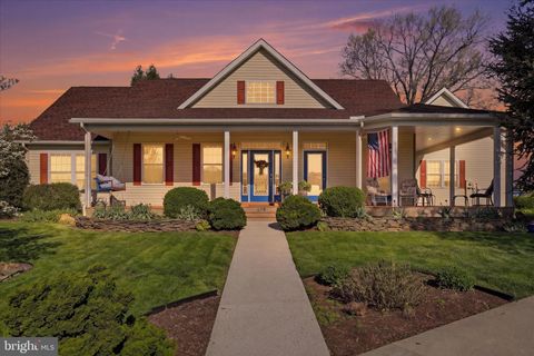 Photo of 6518 Bent Oak Dr, FAYETTEVILLE, PA 17222 (MLS # PAFL2034128)