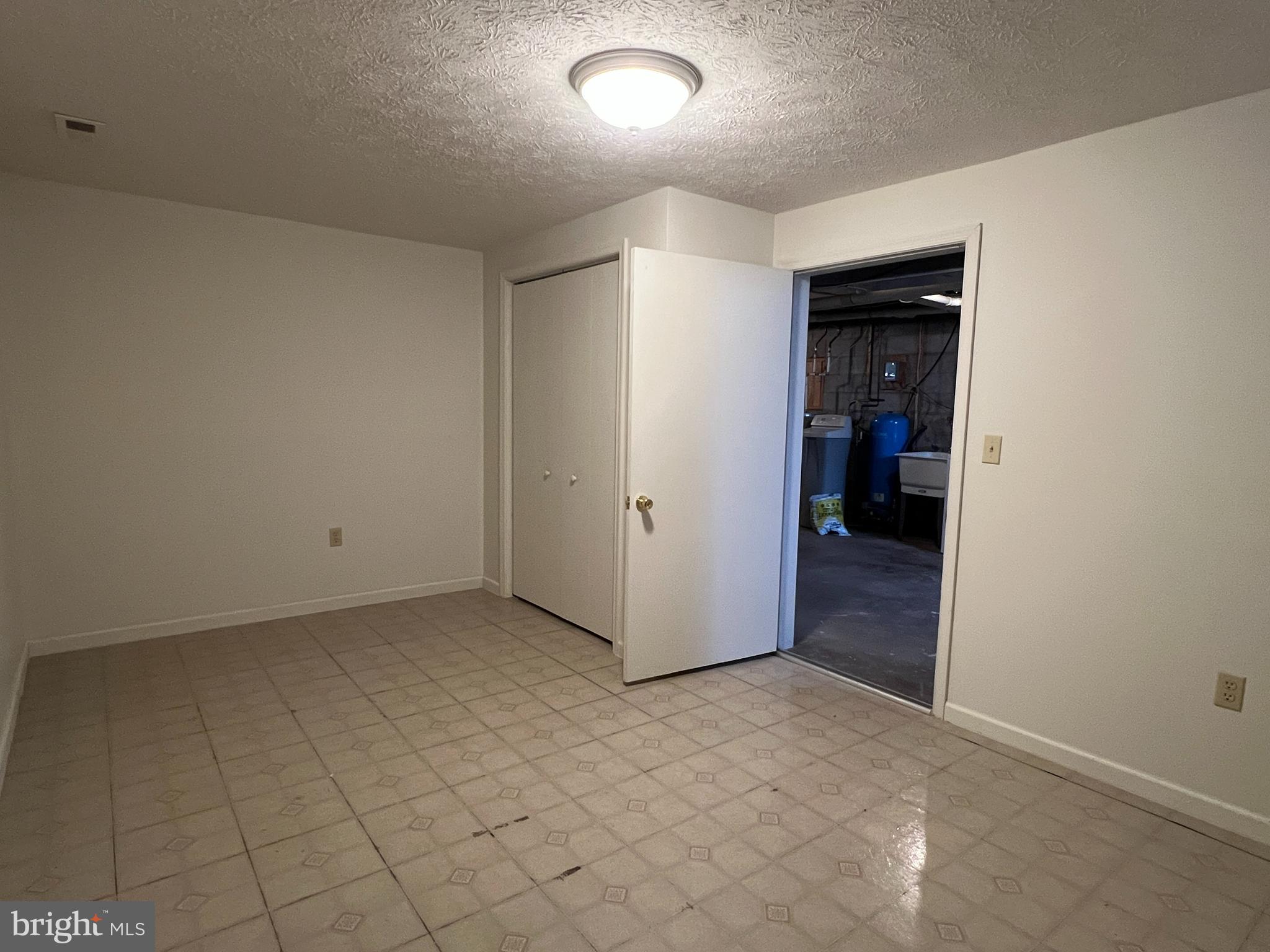 WINDSOR FARMS - Residential