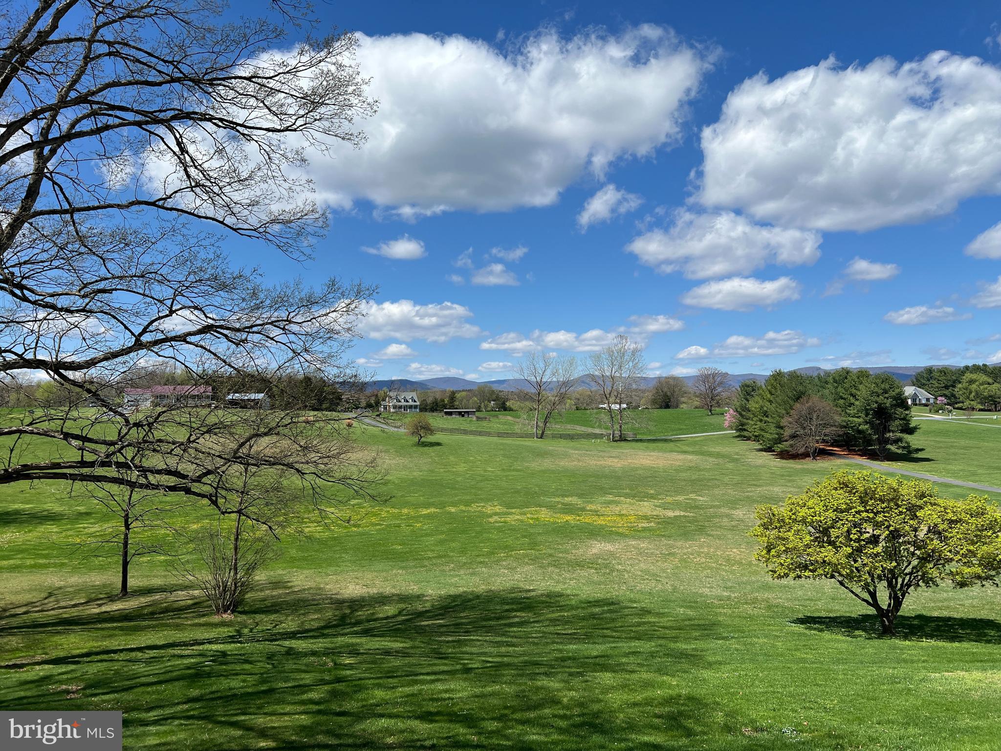 WINDSOR FARMS - Residential