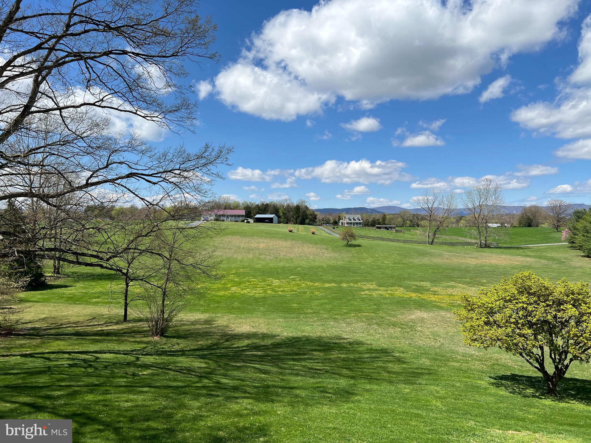 WINDSOR FARMS - Residential