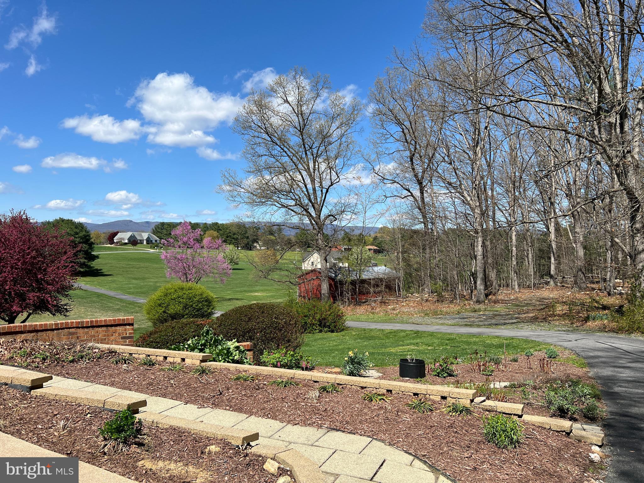 WINDSOR FARMS - Residential