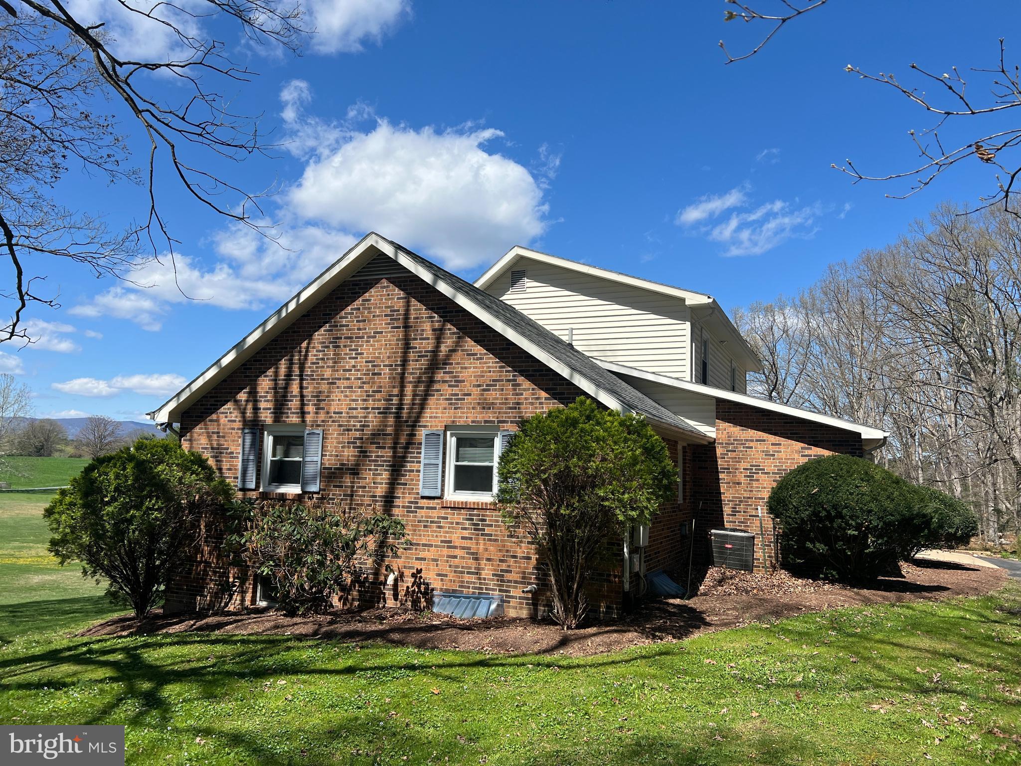 WINDSOR FARMS - Residential