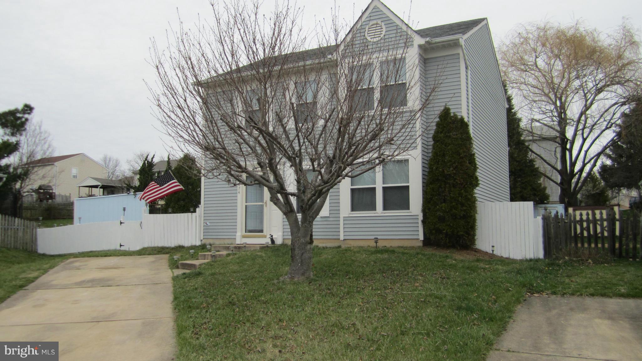 RIVERSIDE! JUST REDUCED! IMMACULATE 3 BR, 1.5 BATH COLONIAL ON CORNER LOT W/FENCED YARD. FEATURES: LIVING RM W/PROPANE FIREPLACE, FORMAL DINING RM, EAT-IN KITCHEN W/SLIDING GLASS DOOR TO 16X16 PATIO, WASHER DRYER IN SEPARATE ROOM, NICE SIZE BEDROOMS, MASTER BEDROOM WITH HUGE WALK-IN CUSTOM CLOSET. ONE OF THE LARGEST LOTS IN THE COMMUNITY WITH 2 STORAGE SHEDS. SOME FURNISHINGS CONVEY IF WANTED.