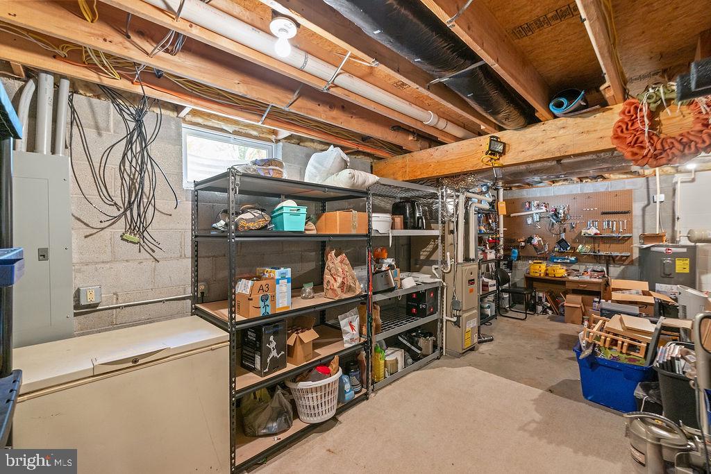 COLONIAL ACRES - Residential