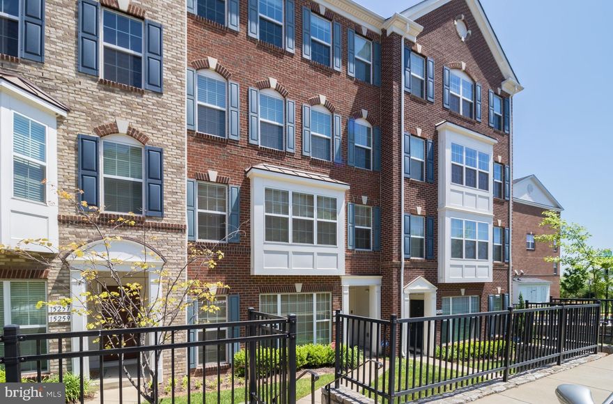 Lovely 3 level condo in the desirable Potomac Club gated community featuring a gourmet kitchen w/granite countertops, stainless steel appliances & gleaming hardwood floors.  Kitchen & Dining area w/gas stove fireplace. Freshly painted & move-in condition. Easy access & commute to Quantico, DC, I-95, restaurants and shopping. Enjoy the indoor/outdoor pools, rock climbing wall, gym, and much more.