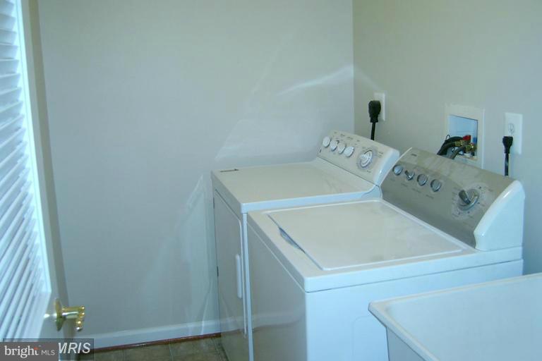 DAHLIA PARK OF WILDEWOOD - Residential Lease