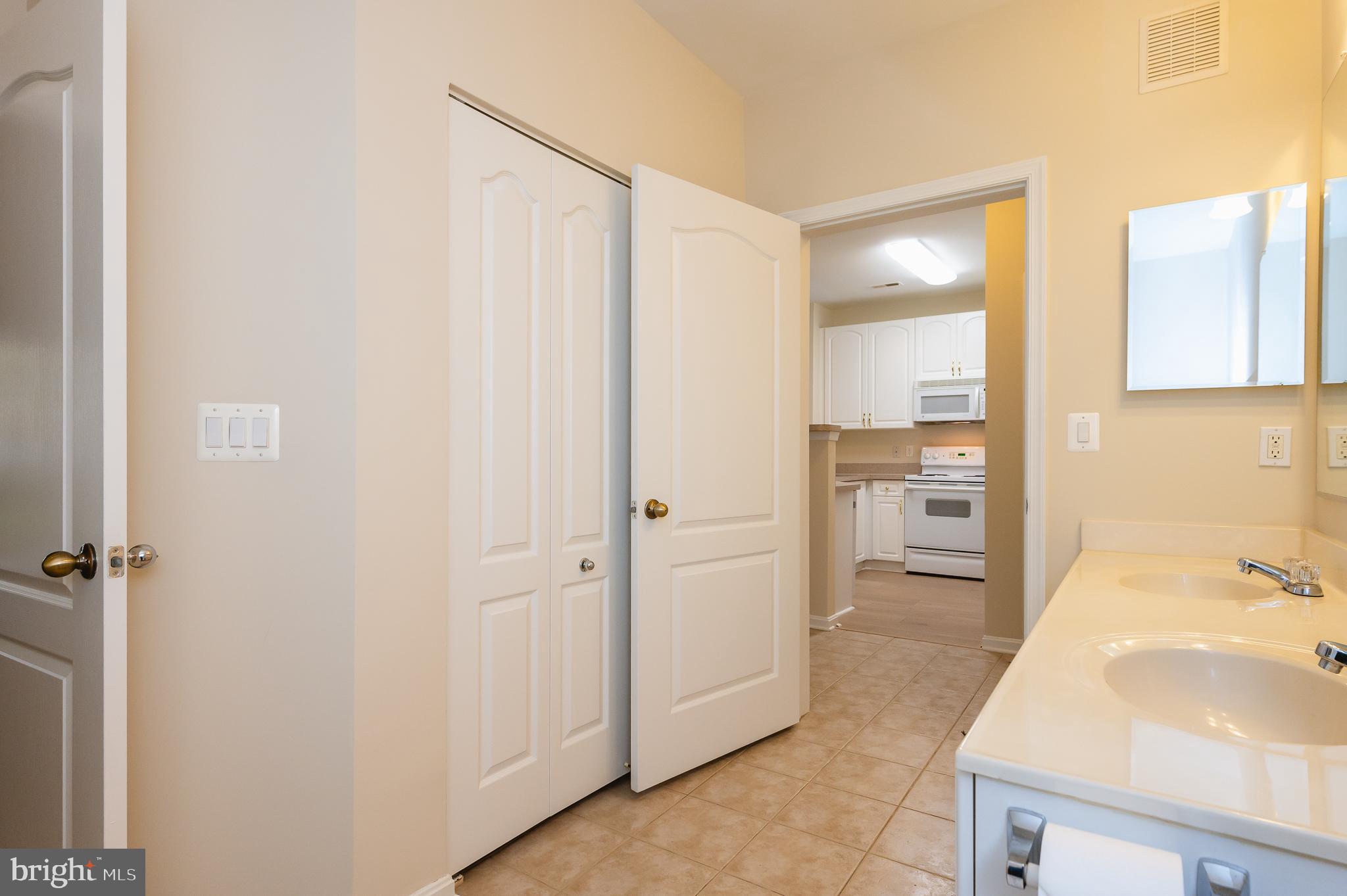 HIGH VIEW AT HUNT VALLEY - Residential Lease