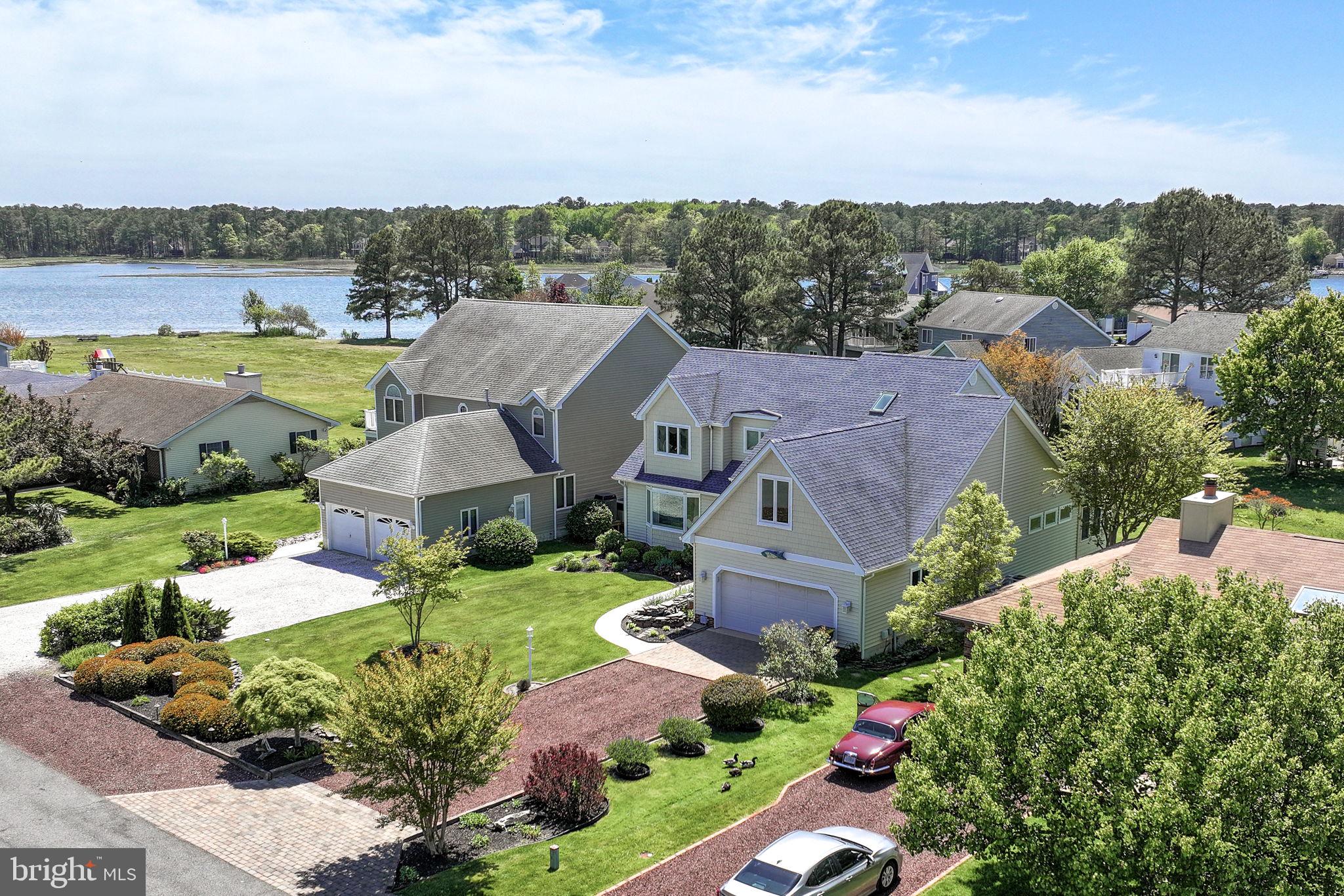 6 HERON ISLE COURT