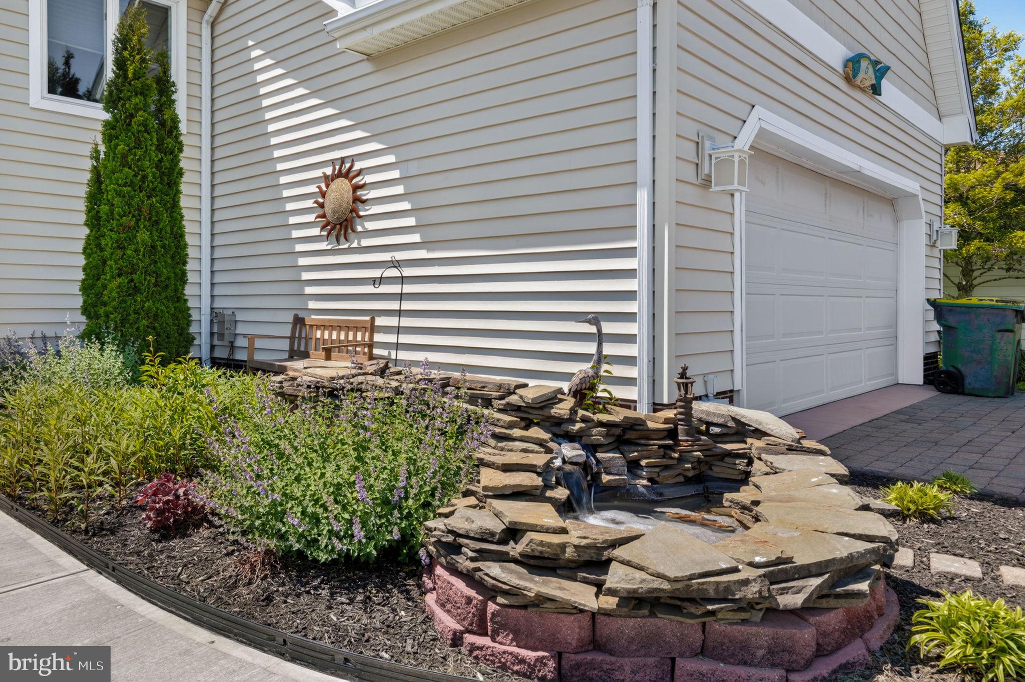 6 HERON ISLE COURT